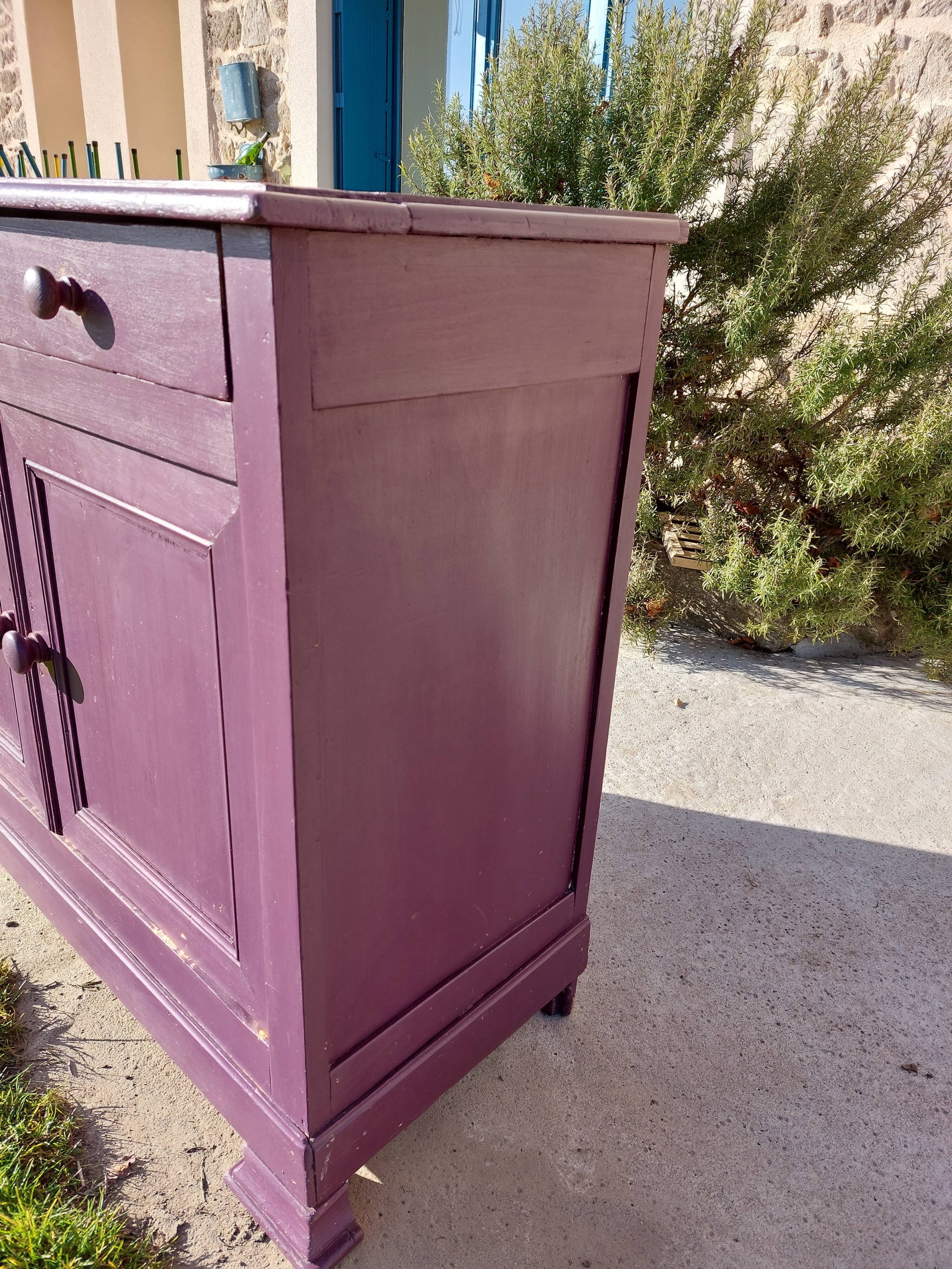 Purple Parisian buffet