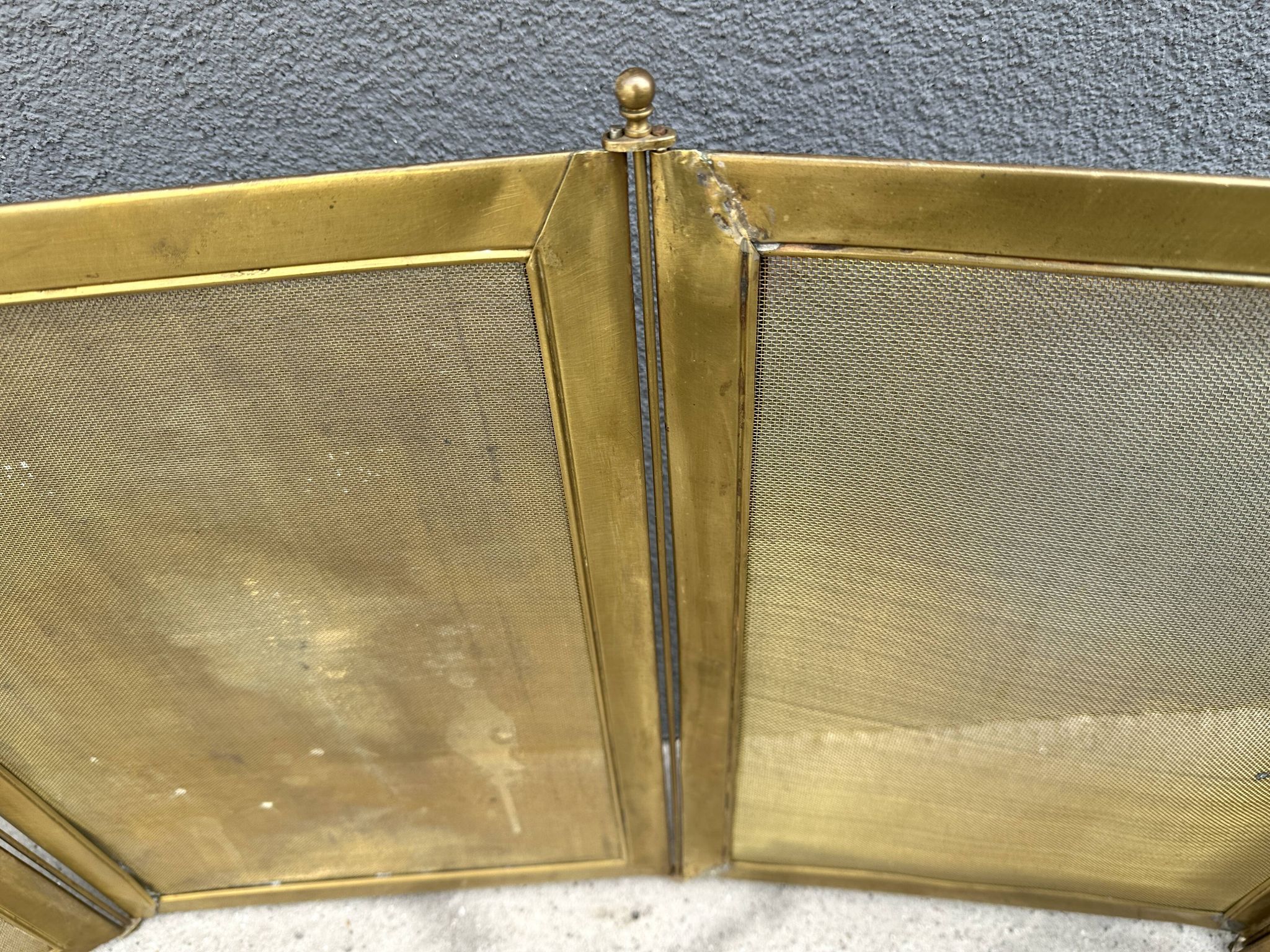 Antique brass fireplace screen from the 19th century by Bouhon Frères.