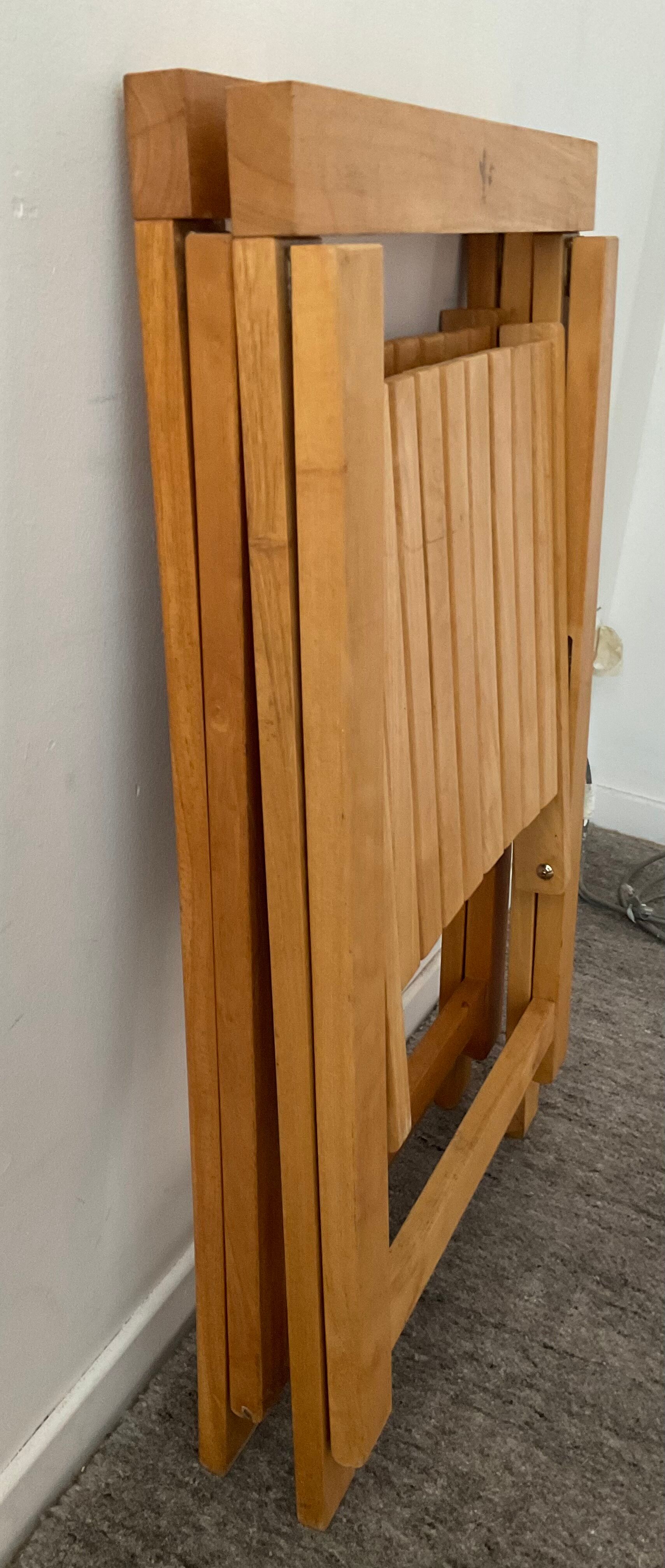 Pair of folding chairs from the 70s in solid beech