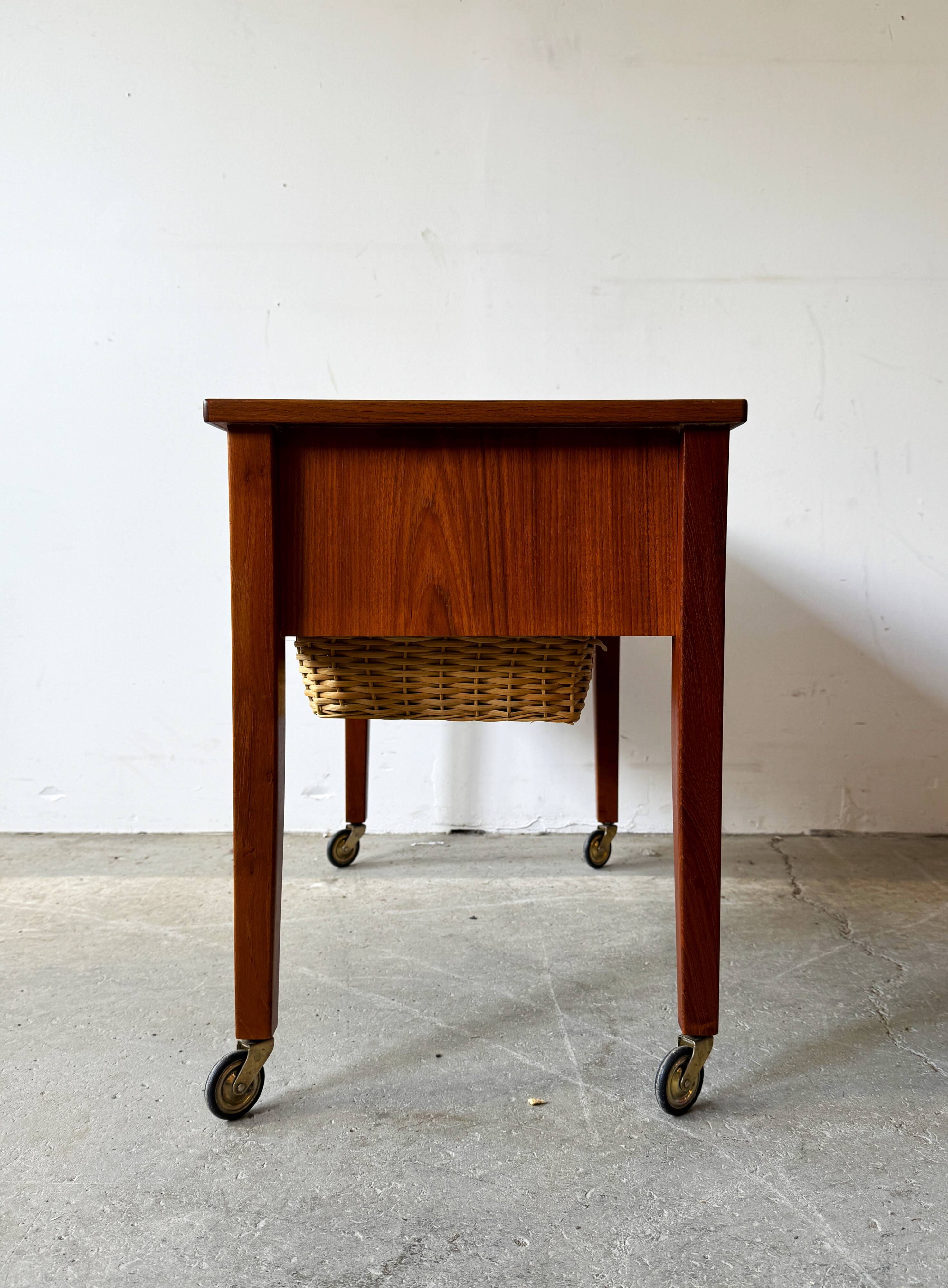 Mobile table/thread stand, Denmark 60s, vintage, mid-c modern