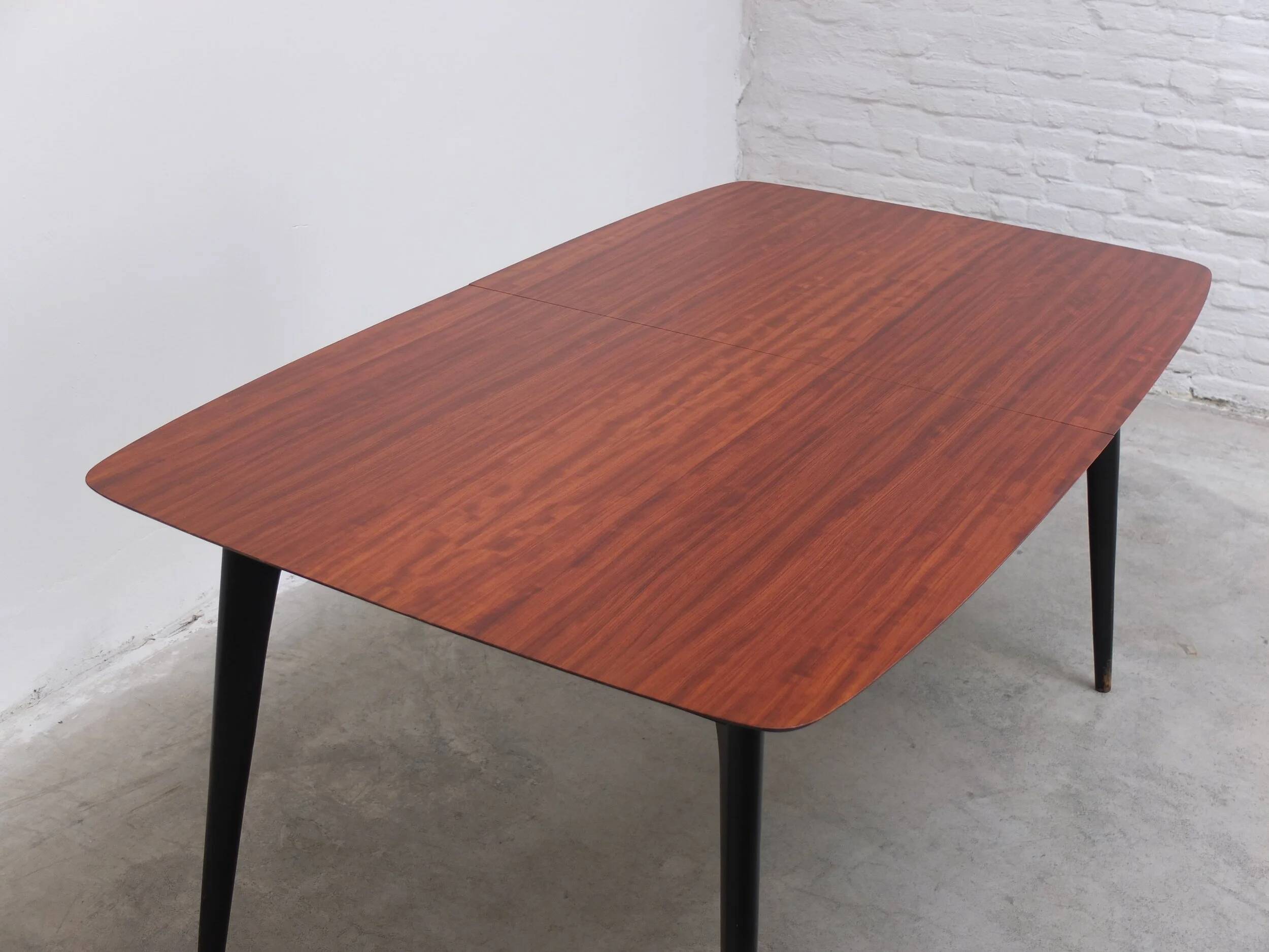 Table à manger extensible par Alfred Hendrickx pour Belform, années 1950.