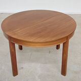 Extendable table with integrated Scandinavian style Self