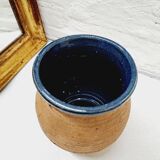 Vase with two-tone sandstone handle