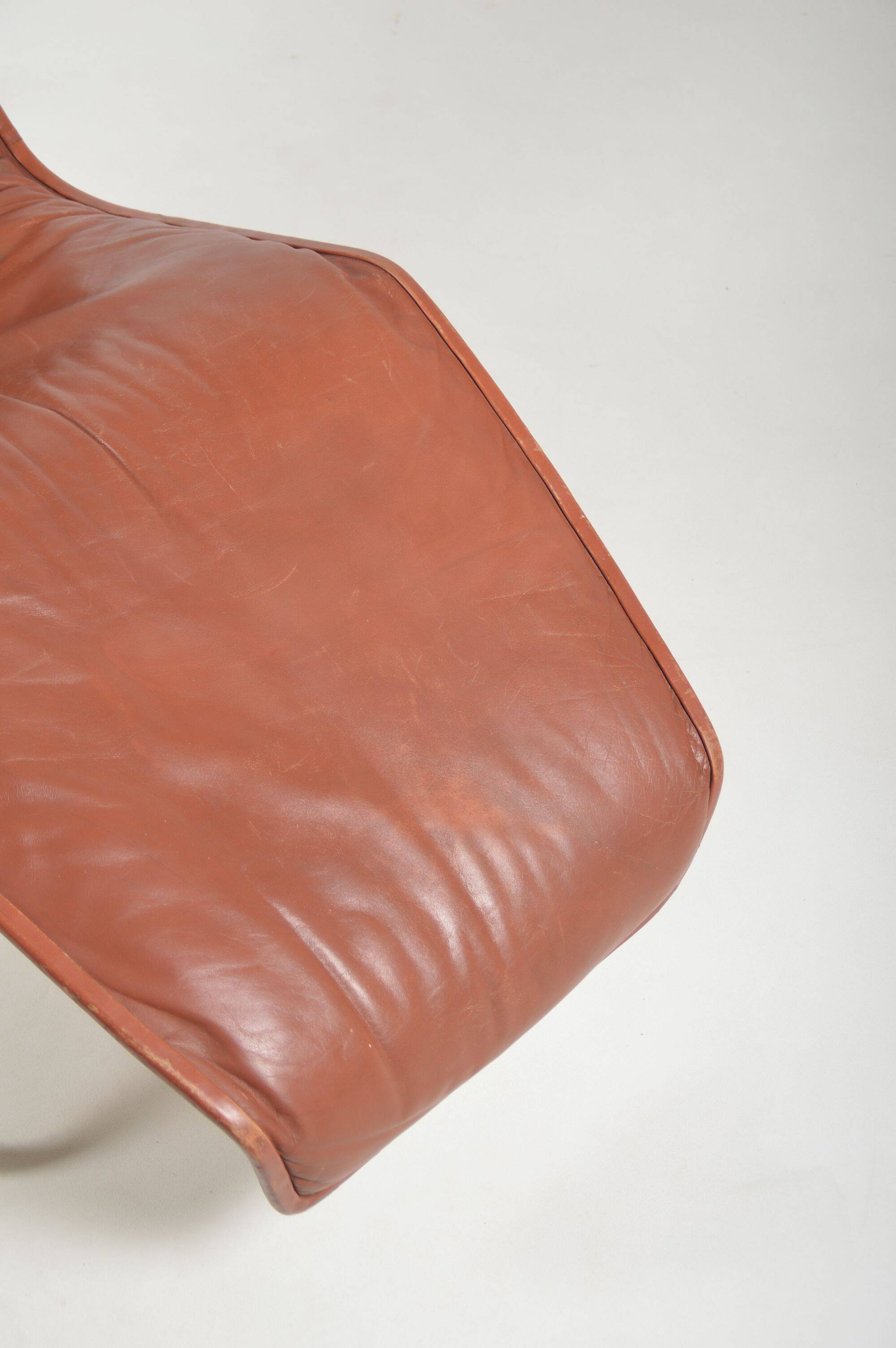 Fauteuil lounge Space Age en cuir avec base chromée, années 1970