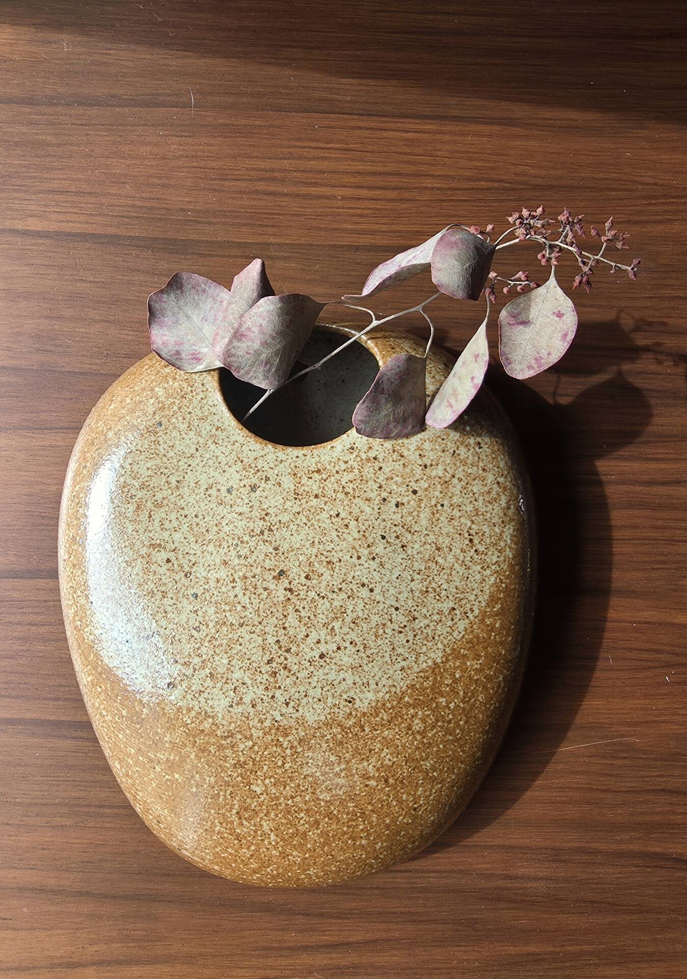 Lens stone wall vase