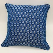 Coussin carré à bords passepoilés