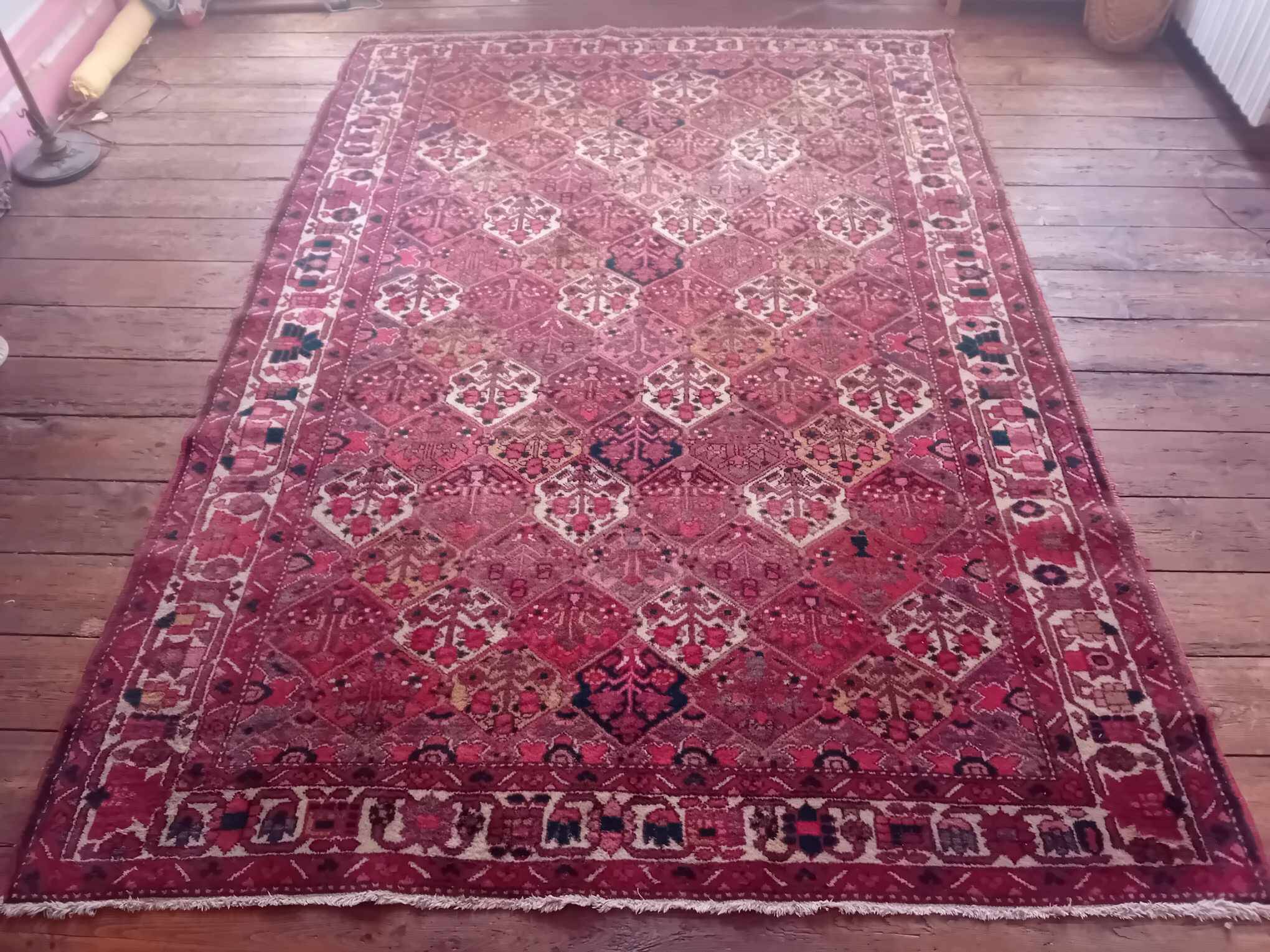 Handmade Persian Bachtiar Rug 295x204cm