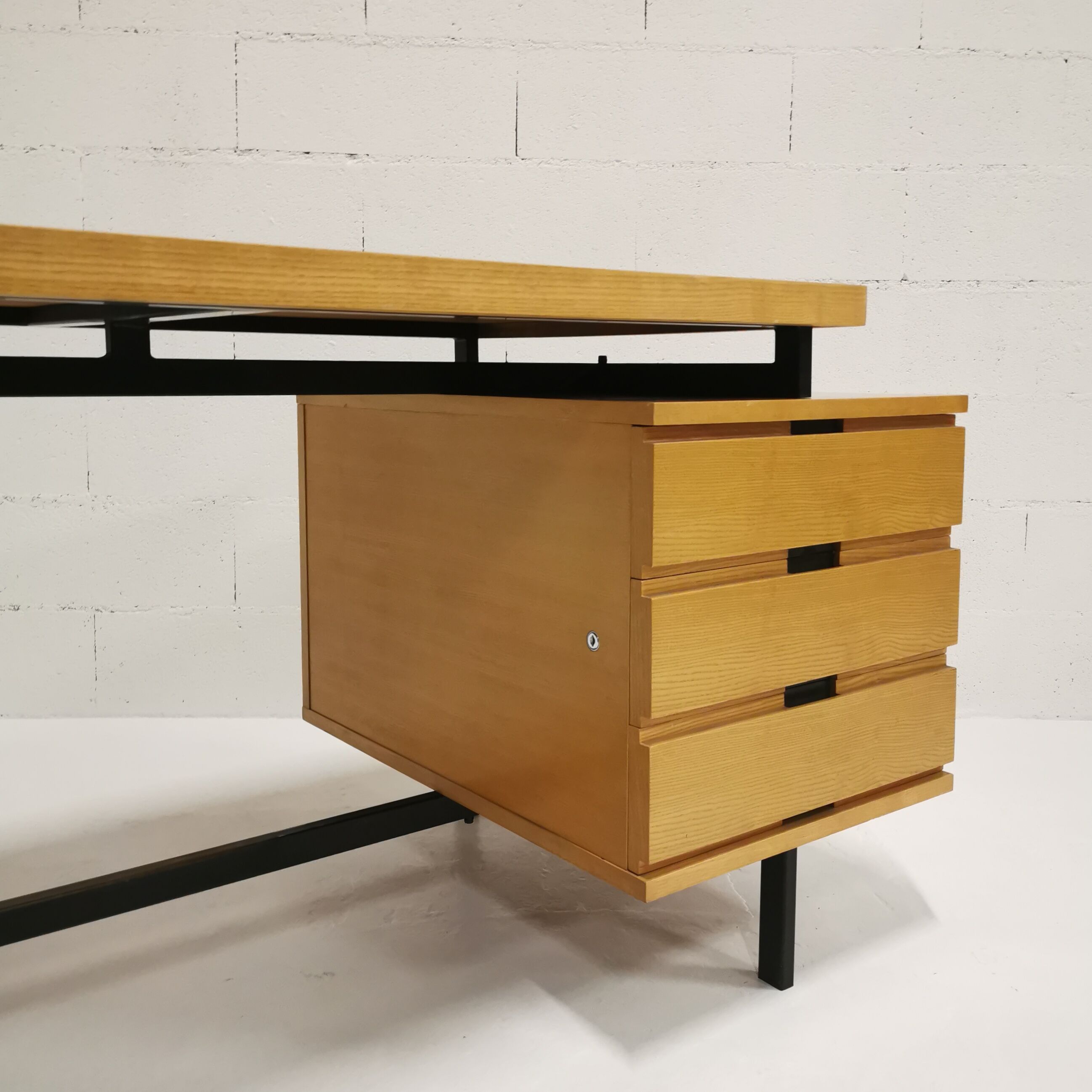 Bureau de Pierre Guariche Les Huchers Minvielle 1960