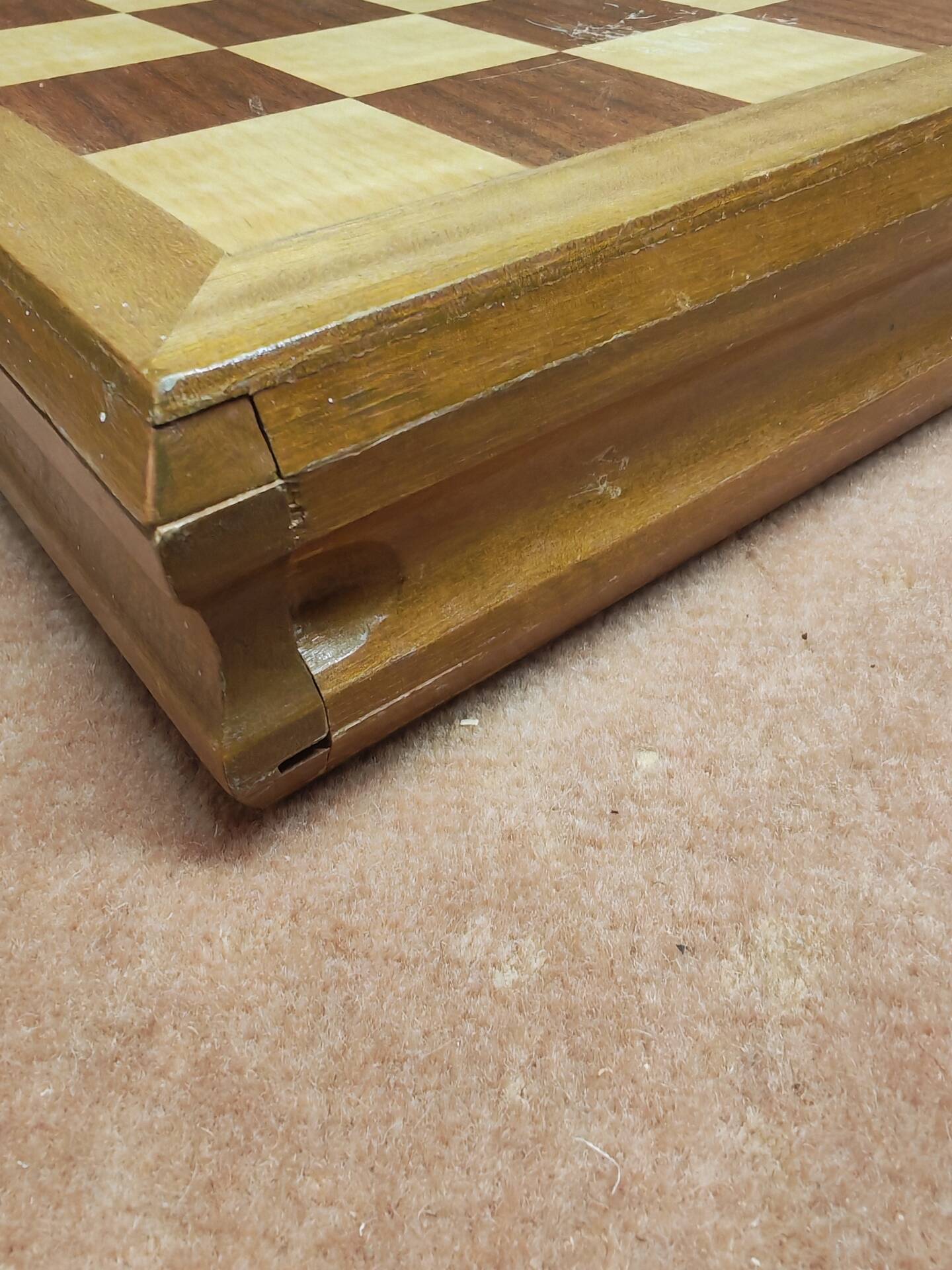 Jeu d'échecs en bois noble vintage 