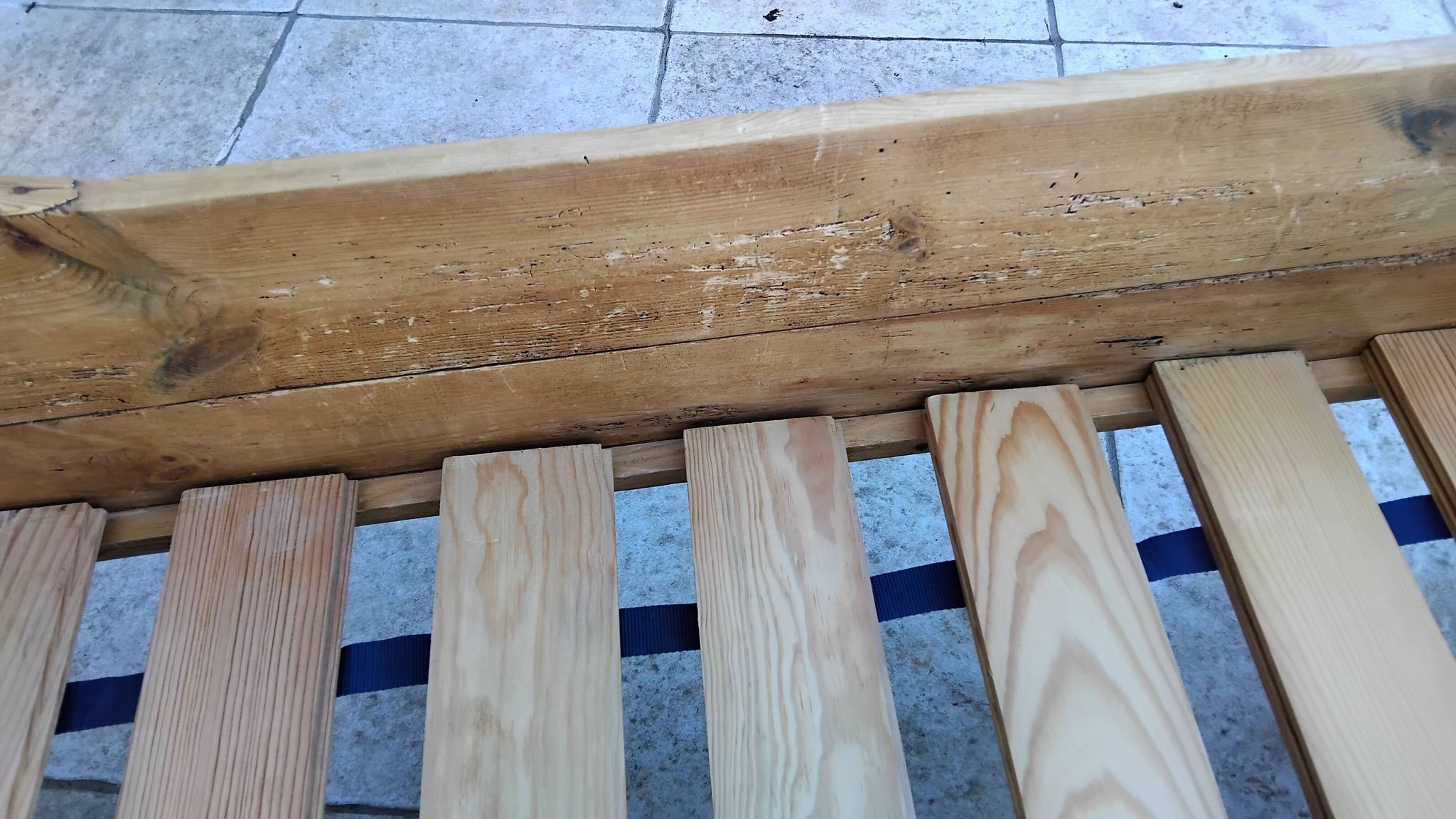 Vintage pine bed chalet style Chamonix for one person.