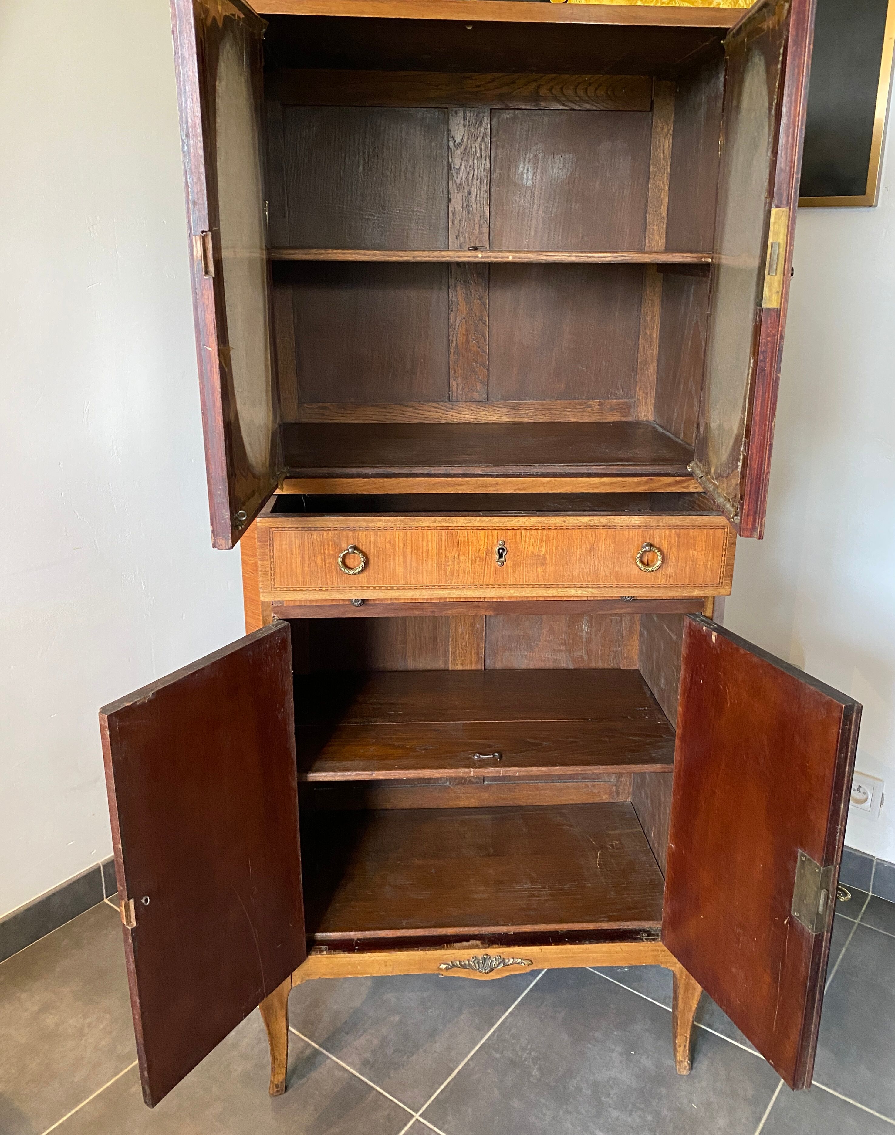 Veneer reading cabinet