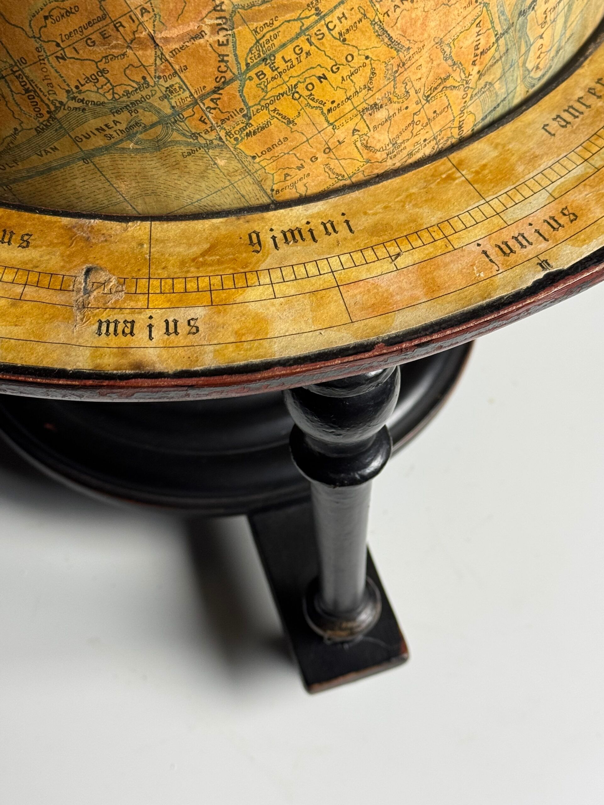 Globe G. Thomas Paris