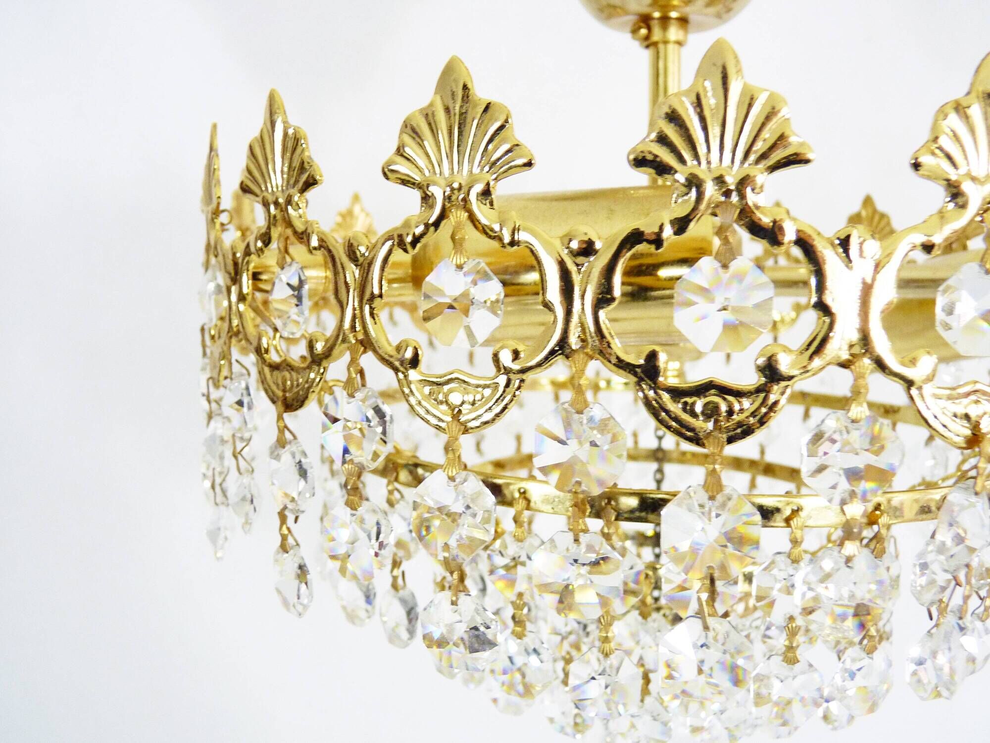 Old chandelier, gold metal crown ceiling, 4 floors, 3 fires, glass stamps. Year 80