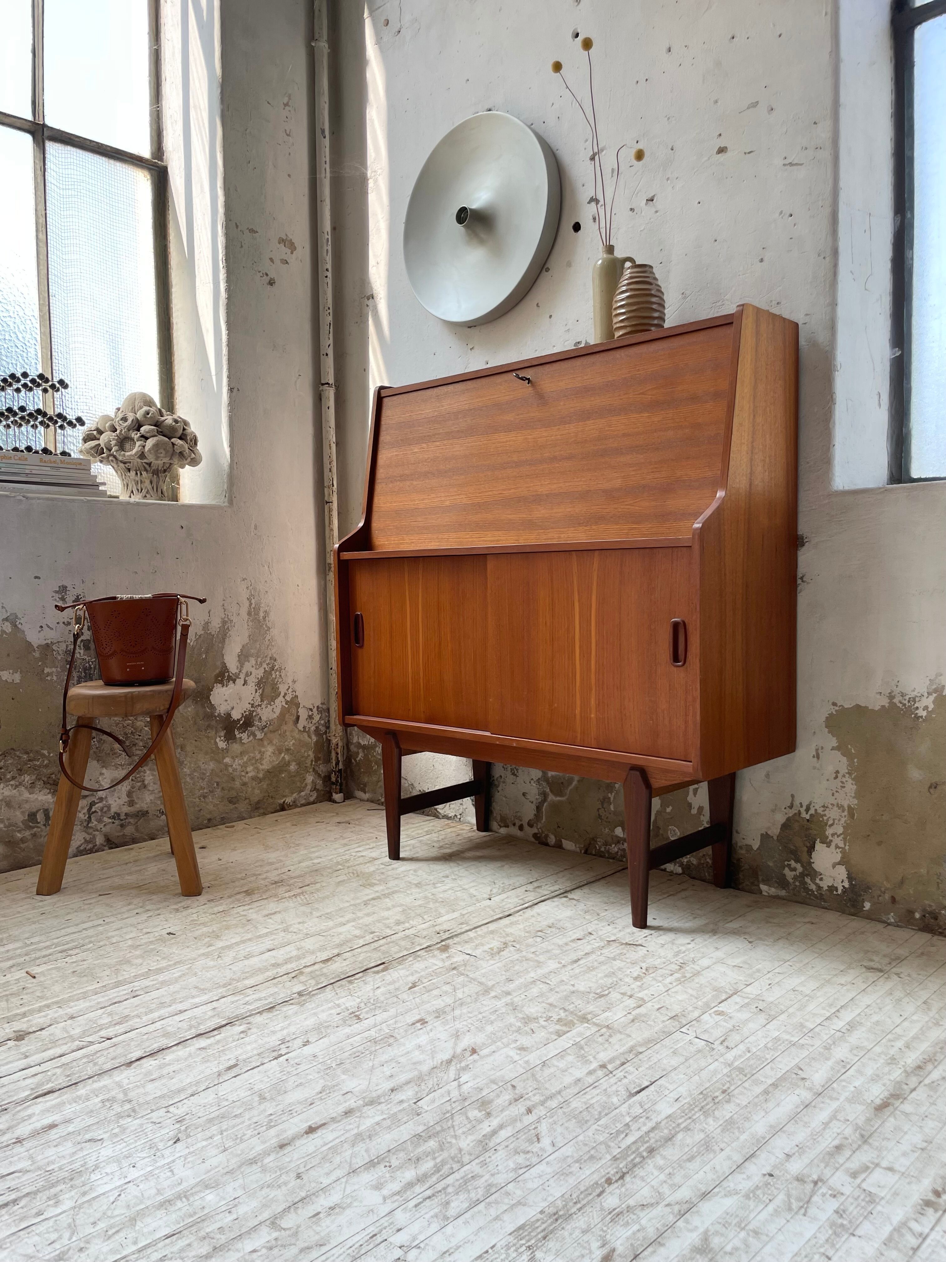 Secretary Samcom teck 1960