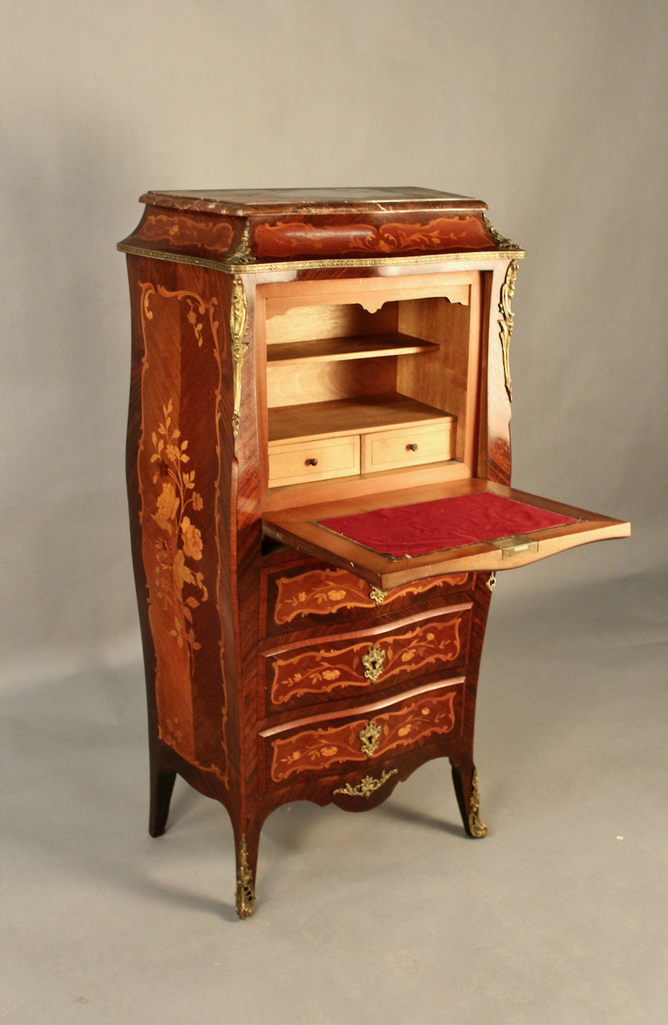 Secrétaire de dame marqueté galbé de style Louis XV