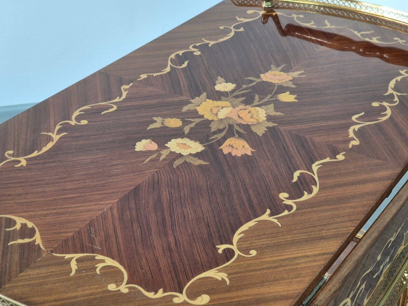 1970s drinks bar cart with side flaps in marquetry