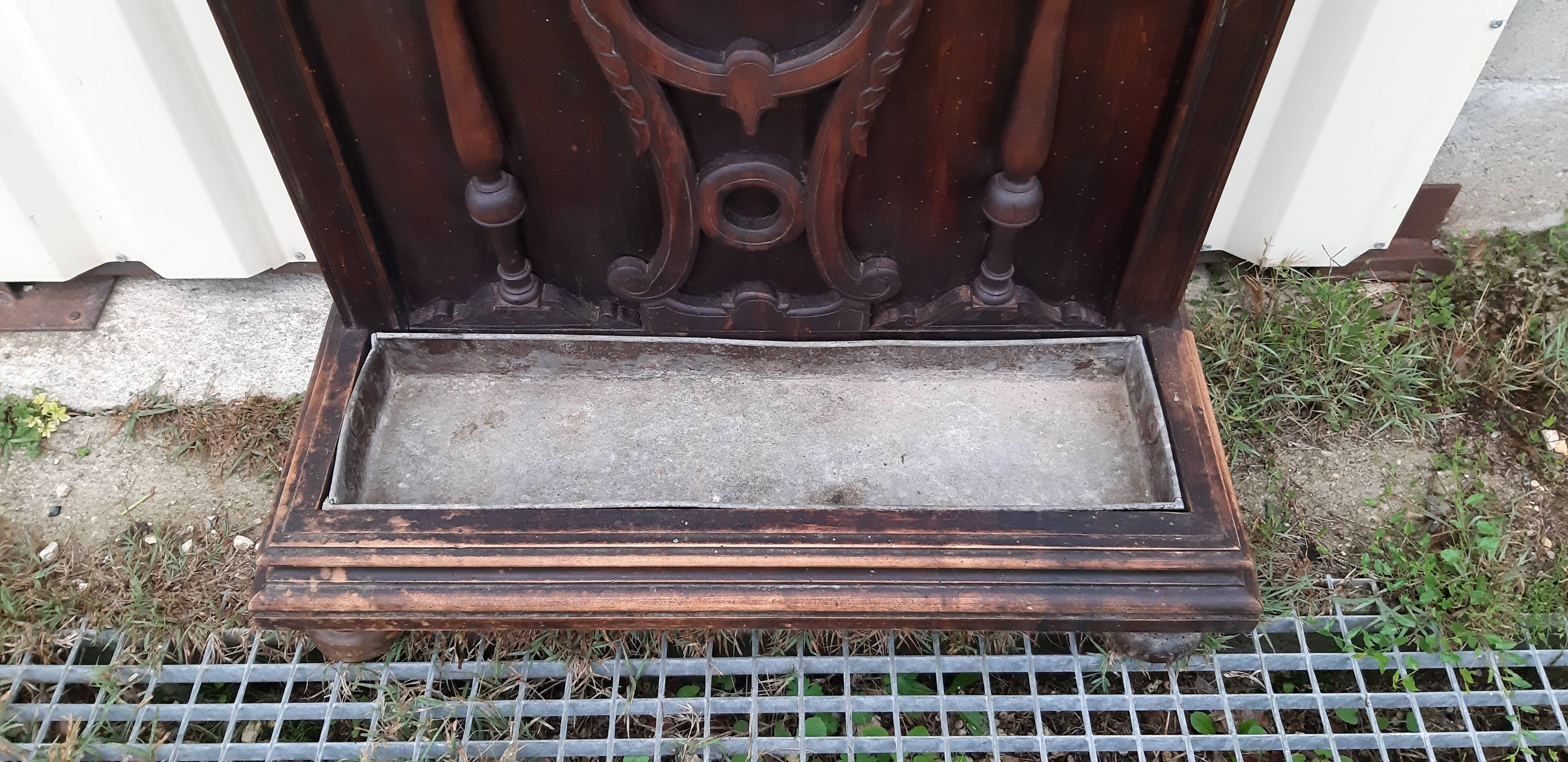 Coat rack in neo-gothic style
