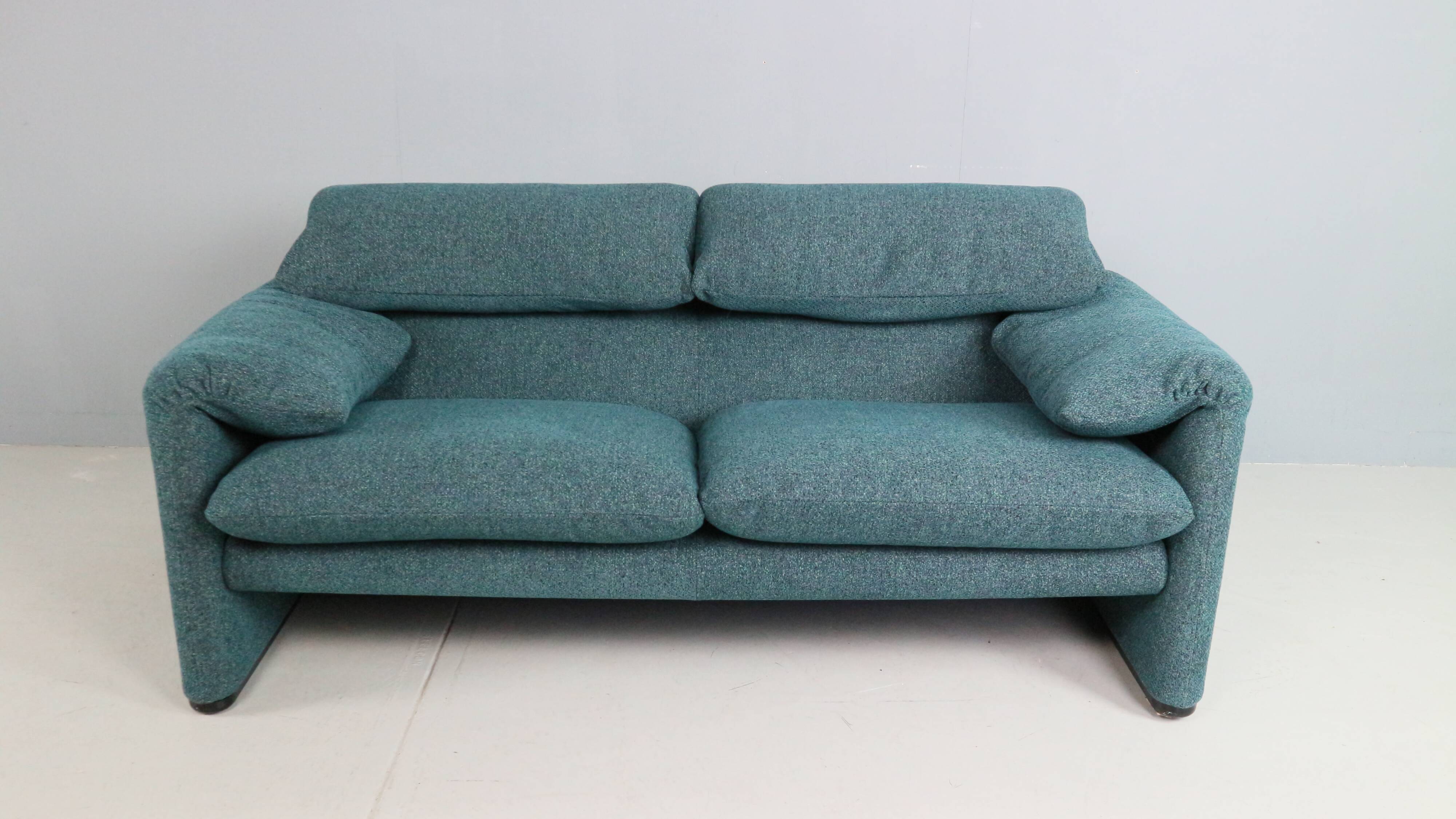 Vico Magistretti "Maralunga" 2-seater re-upholstered sofa For Cassina