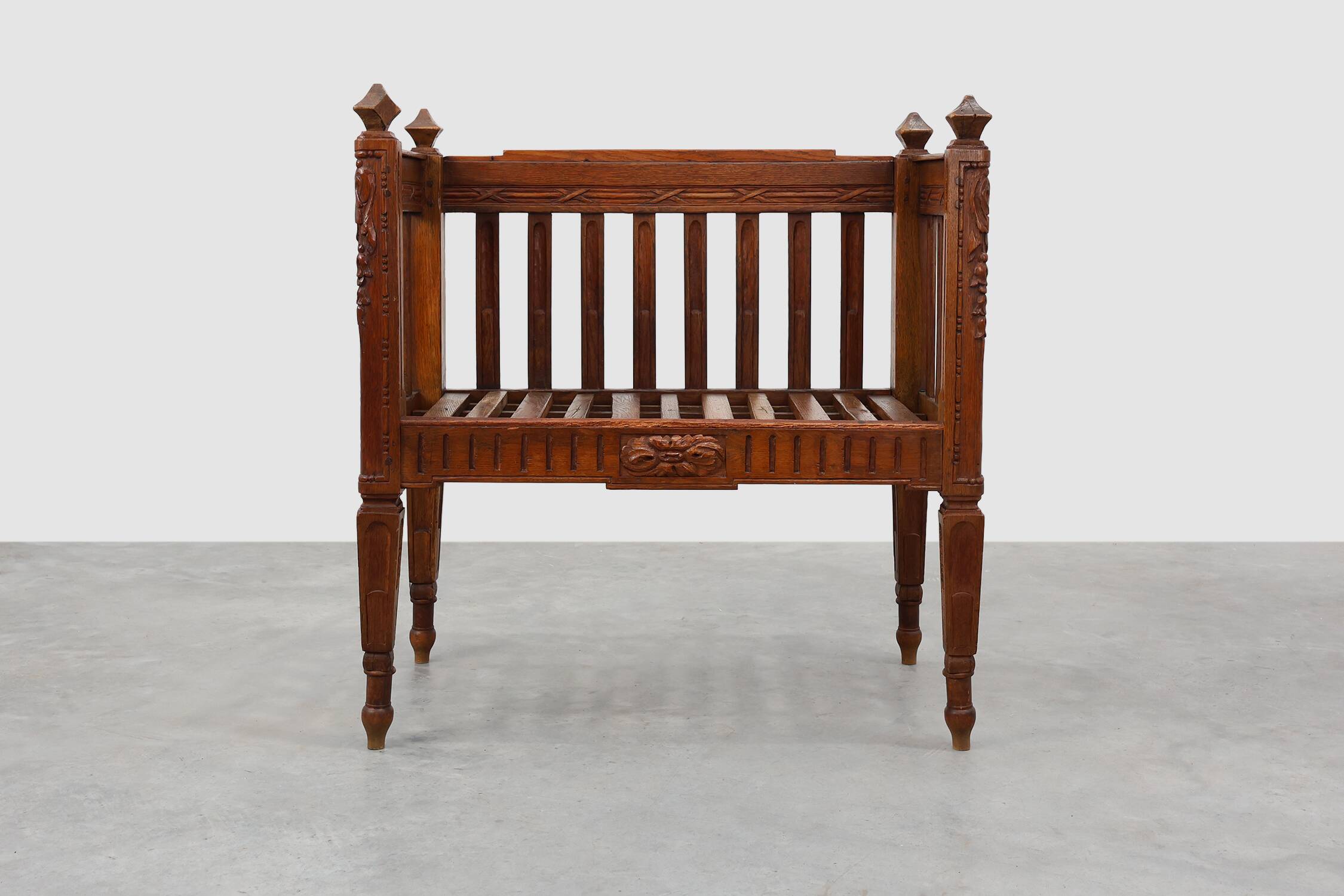 Large Arts & Crafts oak side chair, Belgium ca. 1915