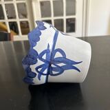 Cache-pot en céramique bleue et blanche, années 70