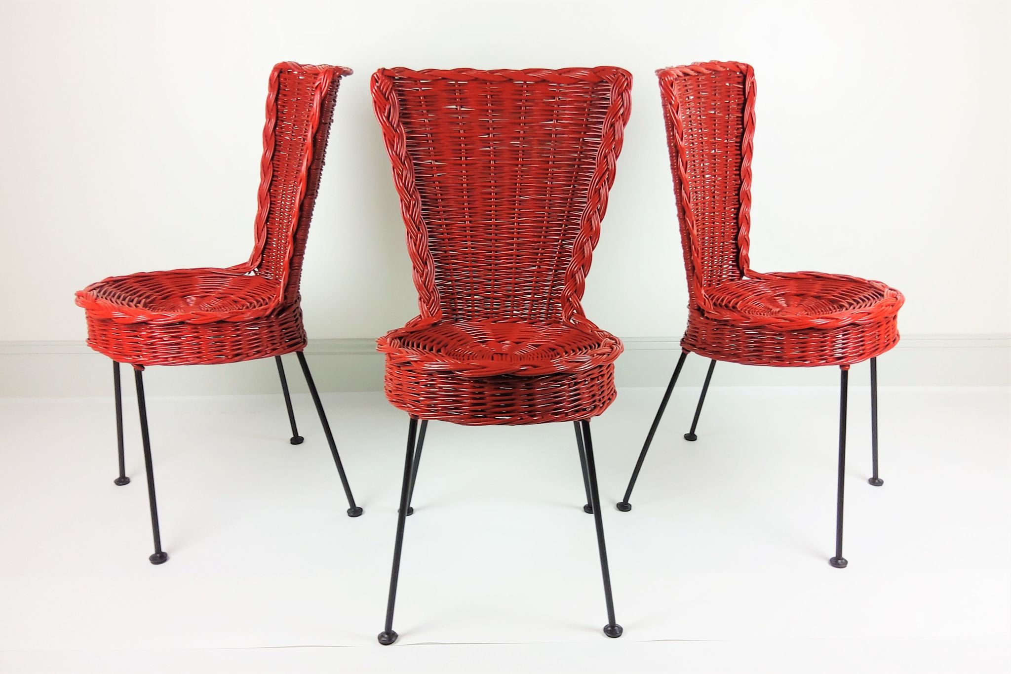 3 chaises en rotin et métal 1950