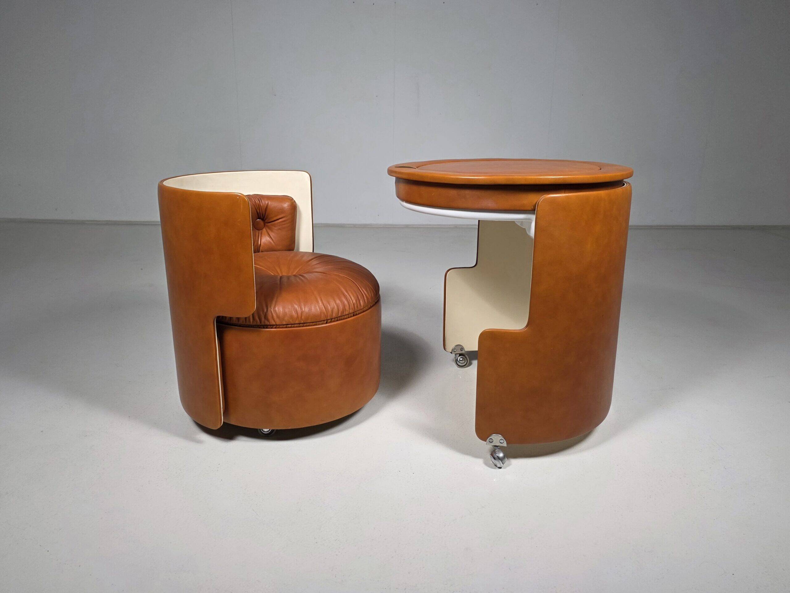 Dilly Dally vanity set by Luigi Massoni for Poltrona Frau