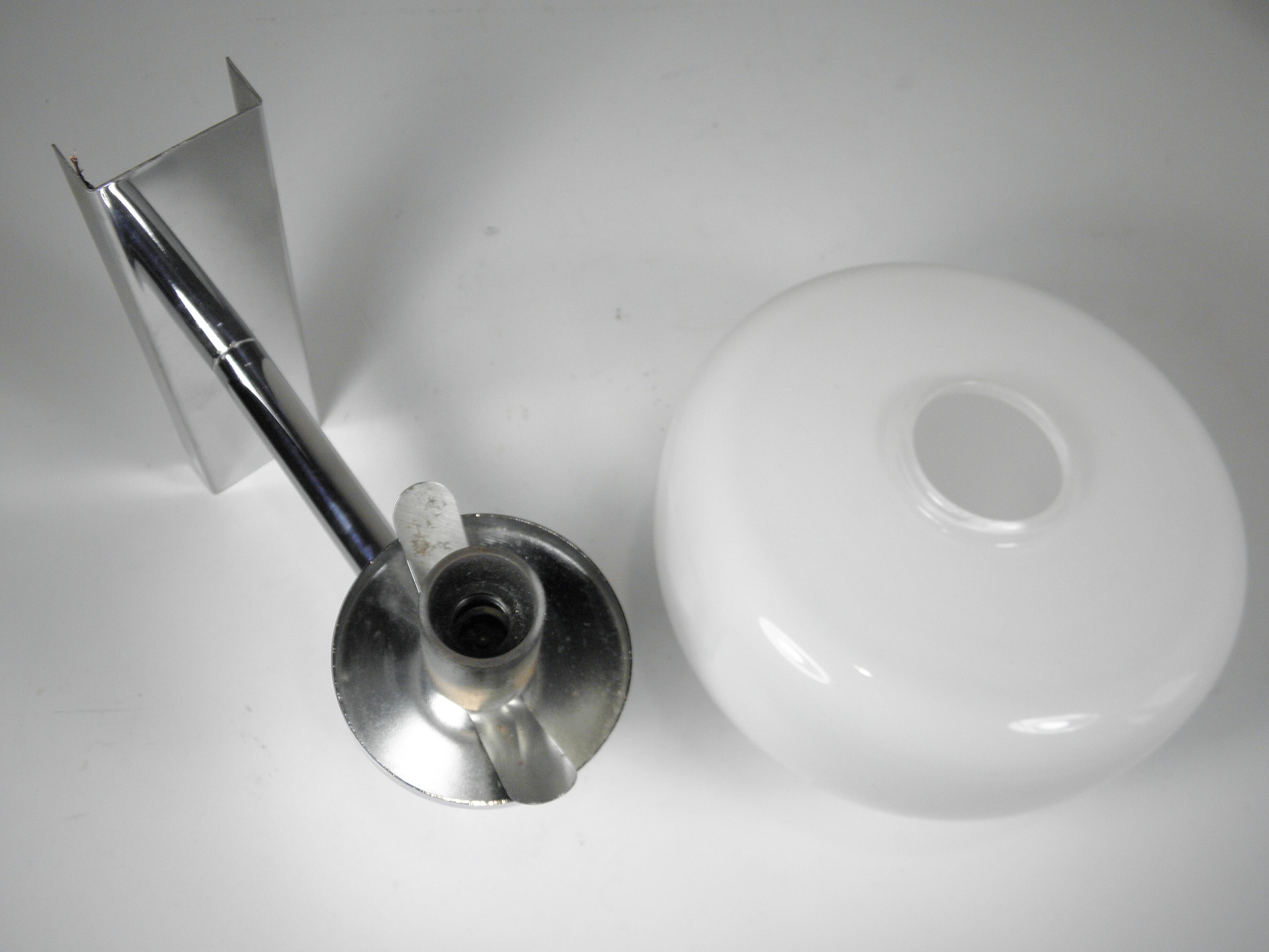 Paire d'appliques chrome et verre années 70