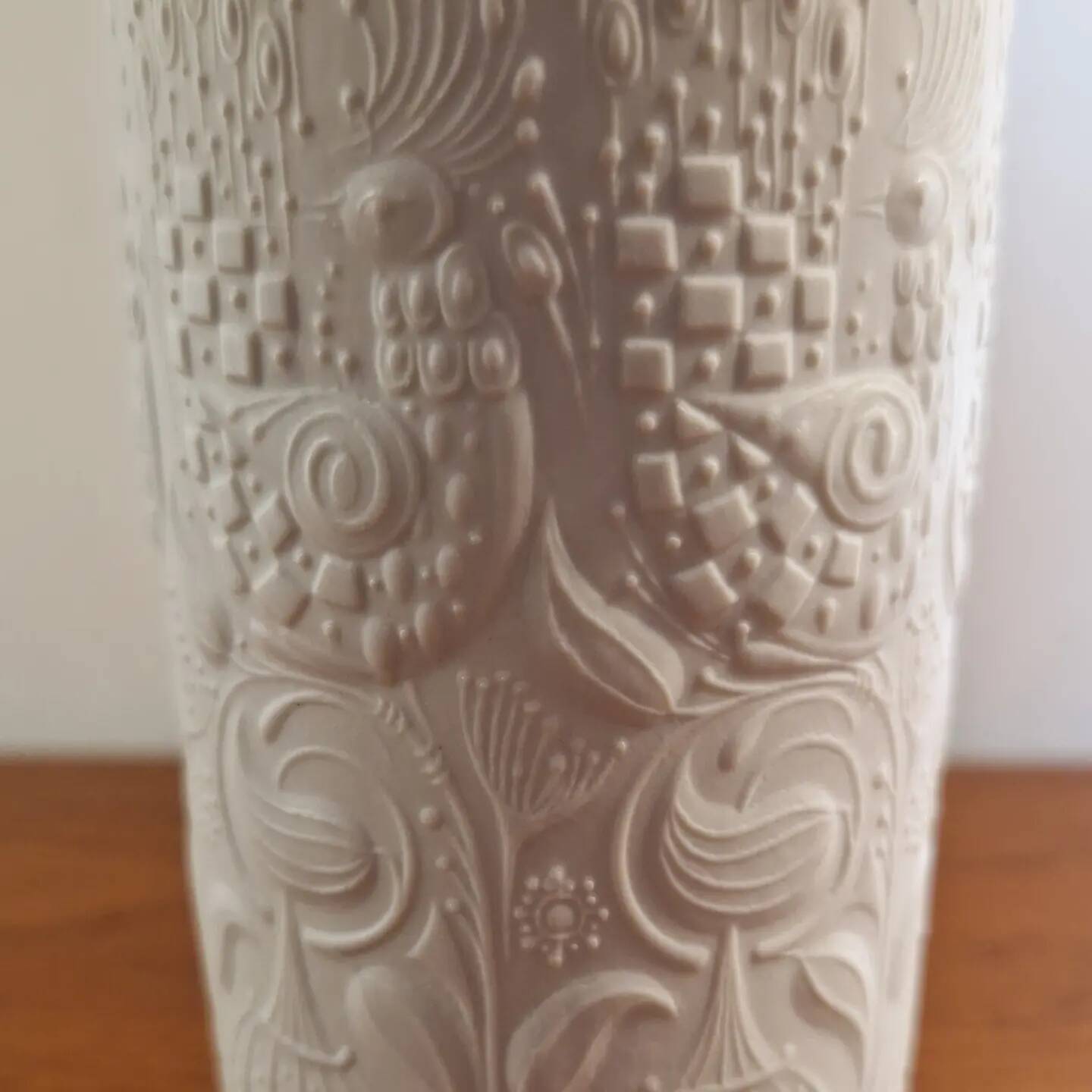 Beautiful white porcelain vase by Bjørn Wiinblad from the 60s