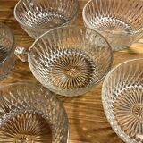 6 tasses à café en verre ciselé vintage en très bon état