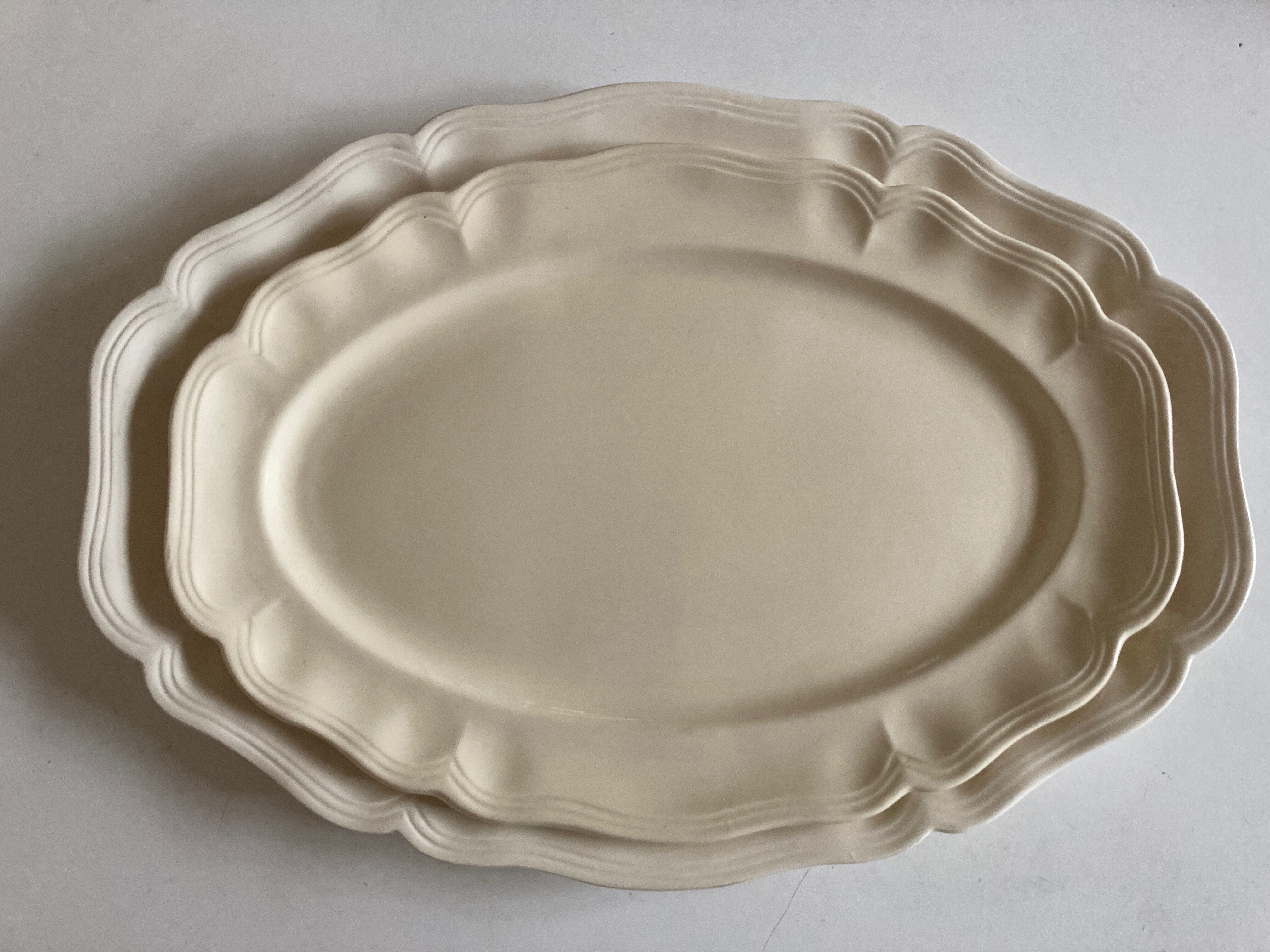Sarreguemines ivory dish with oval godrons 44cm
