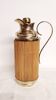 Thermos en laiton et bois. Espagne, années 1960.