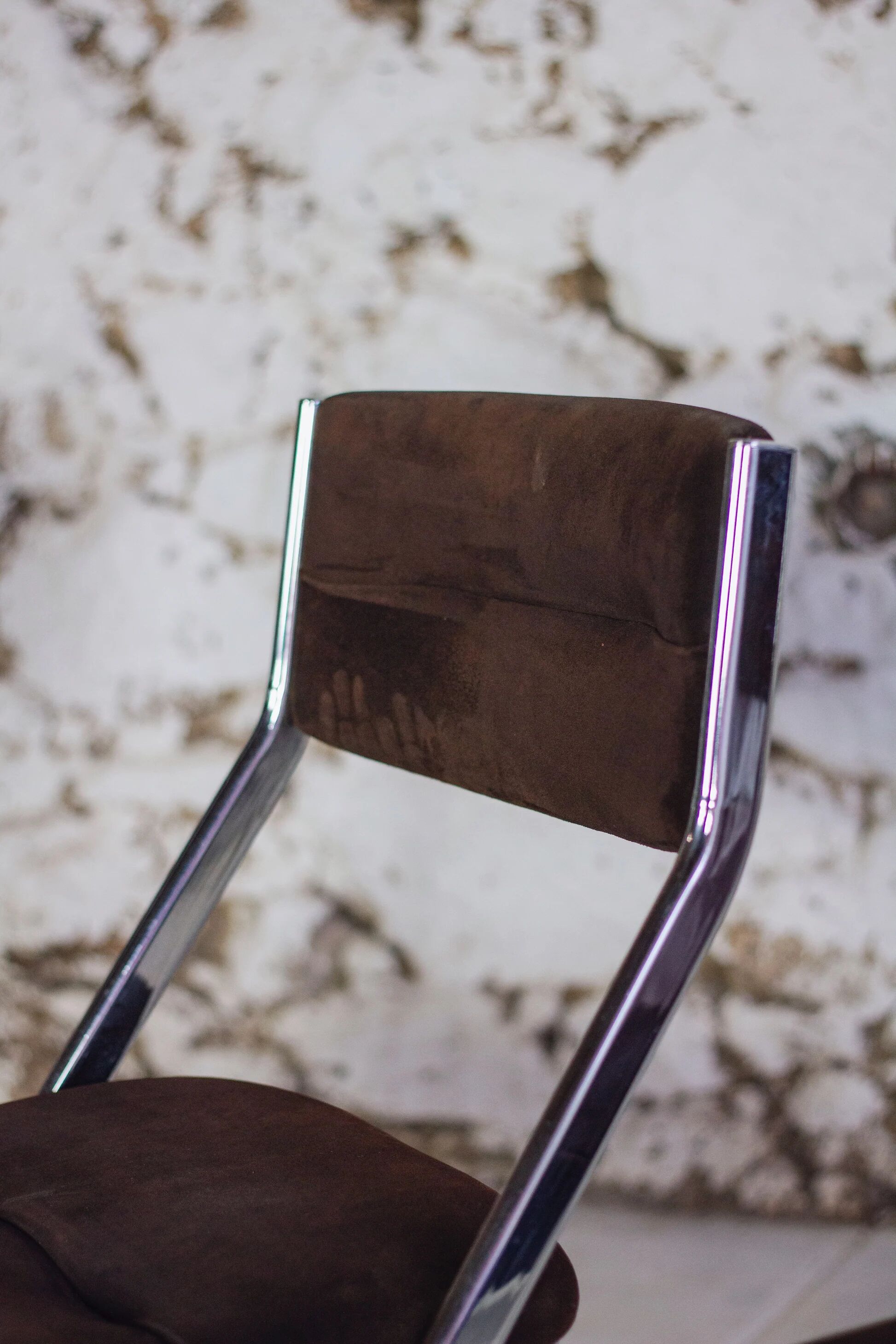 5 tubular chairs in suede and chrome by Roche Bobois, 1970.