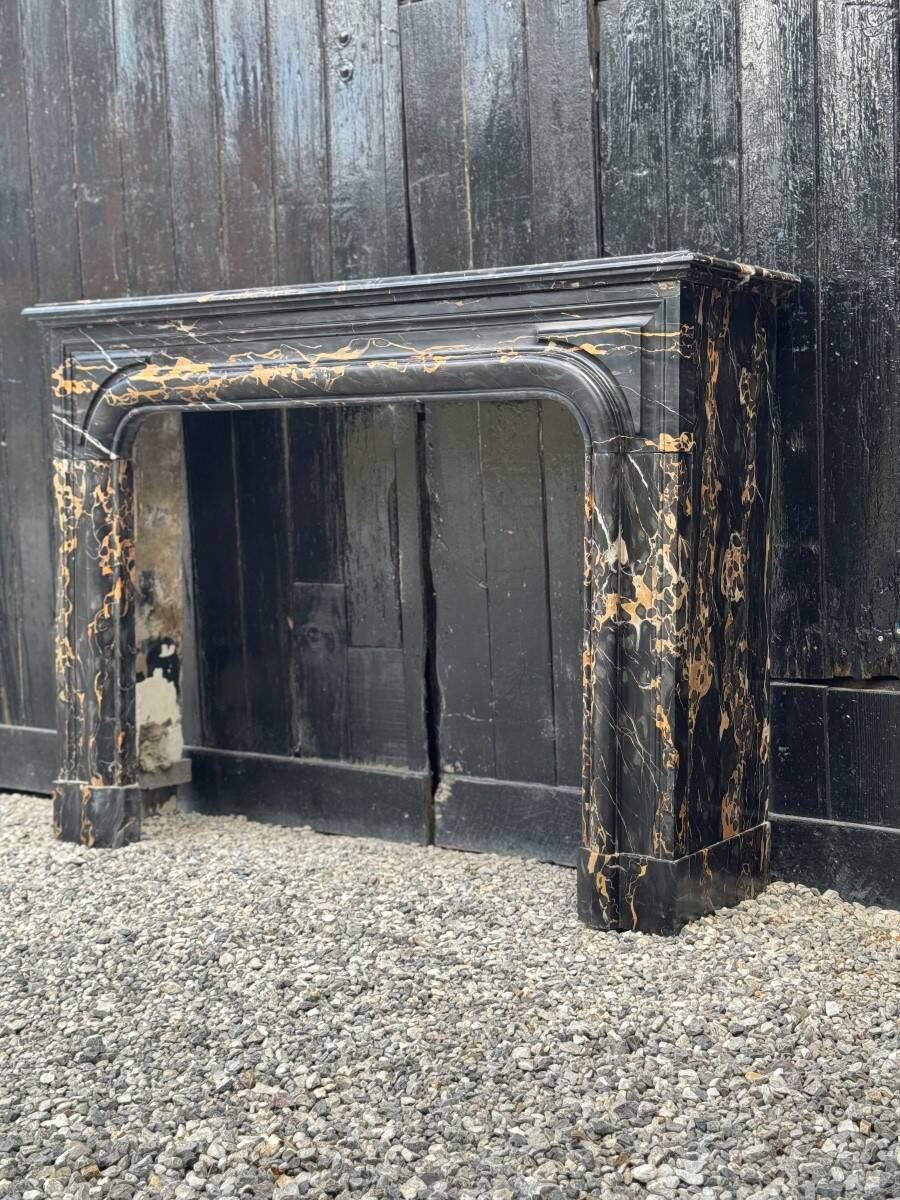 Louis XIV fireplace in Portor marble, circa 1880