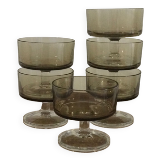 Verres a pied en verre fumé