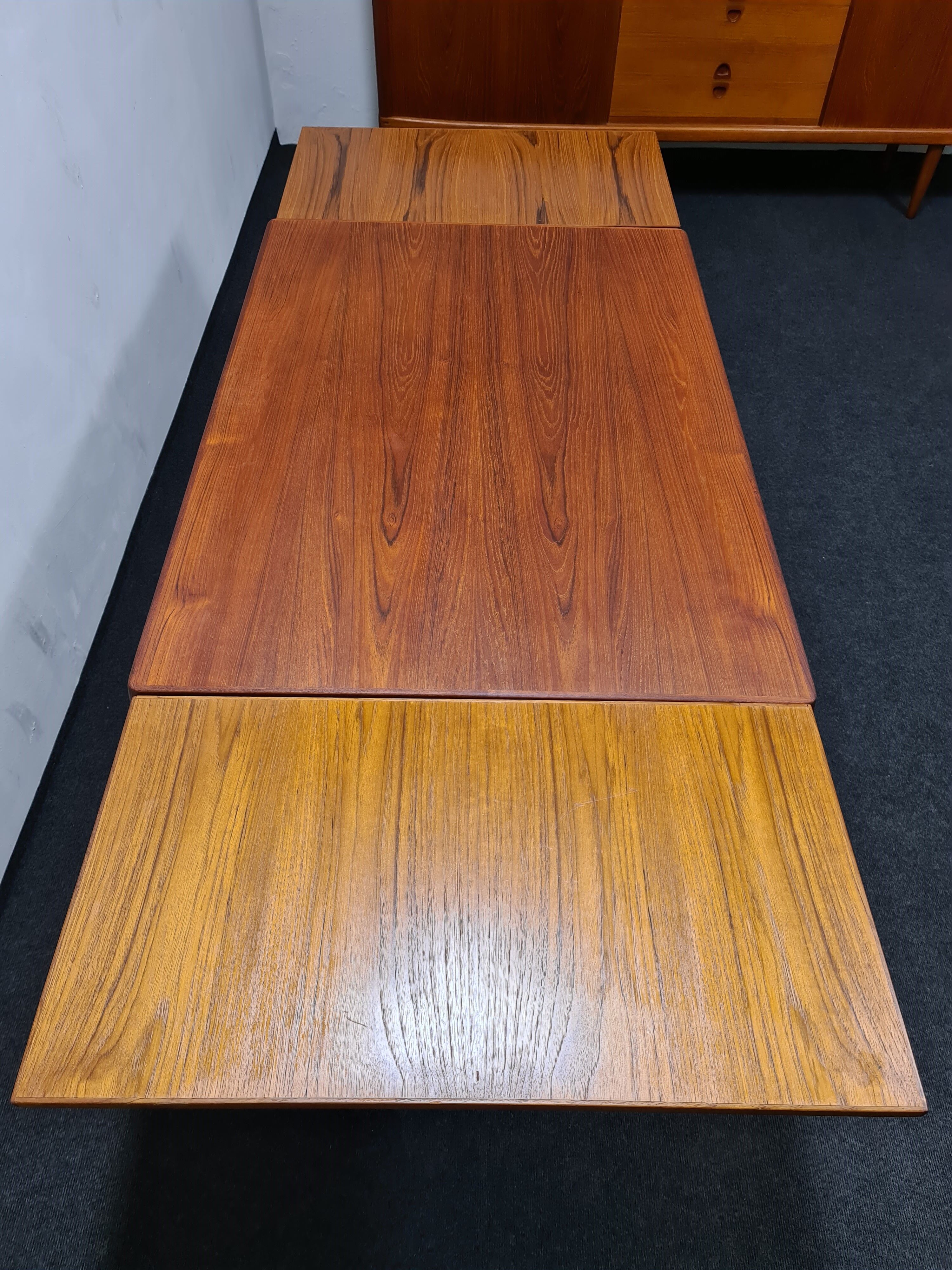 Teak Danish design dining table by Henning Kjaernulf