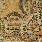 Beige mechanical carpet: 169 x 220 cm