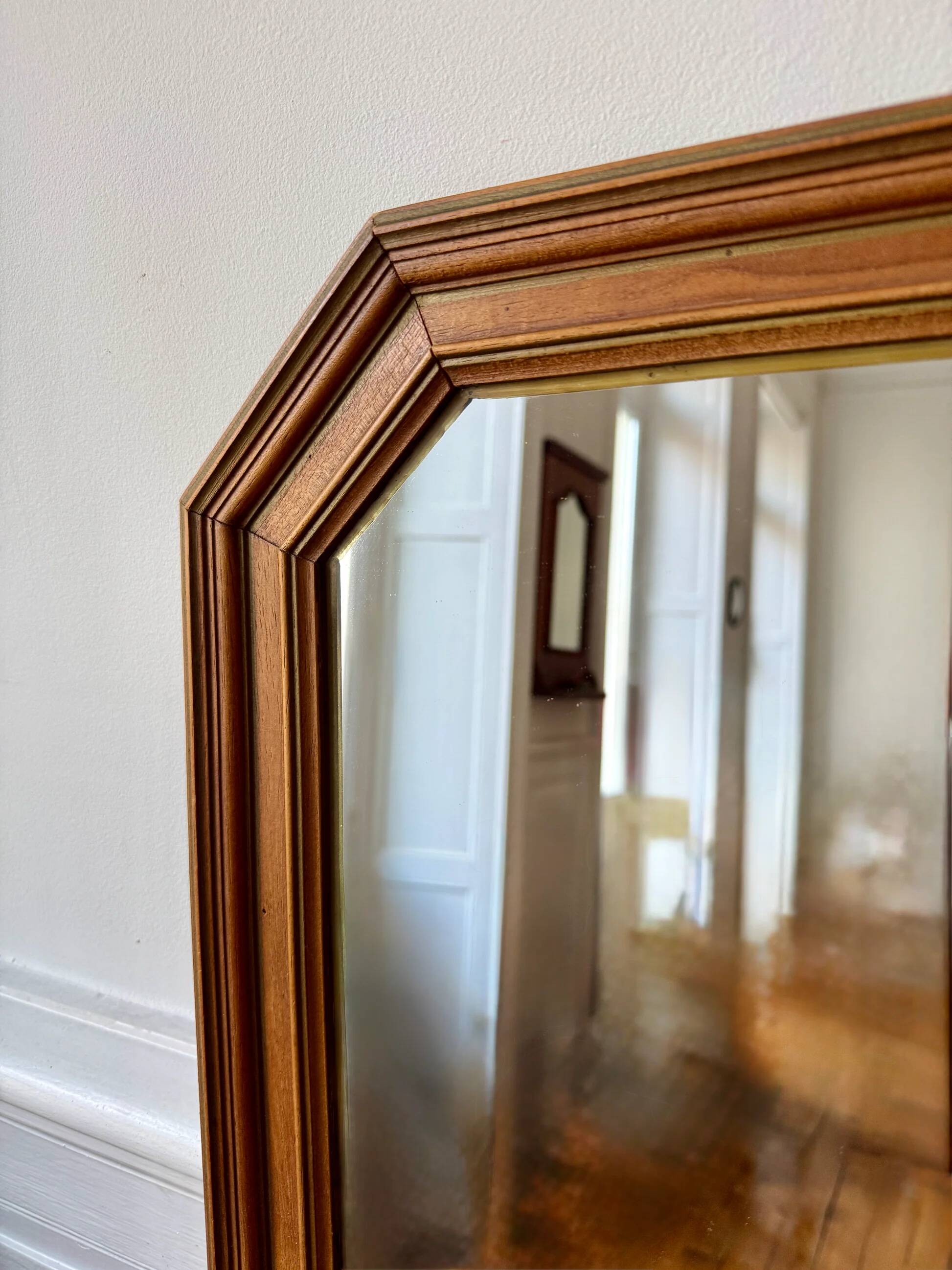 Miroir octogonal nervuré en bois doré