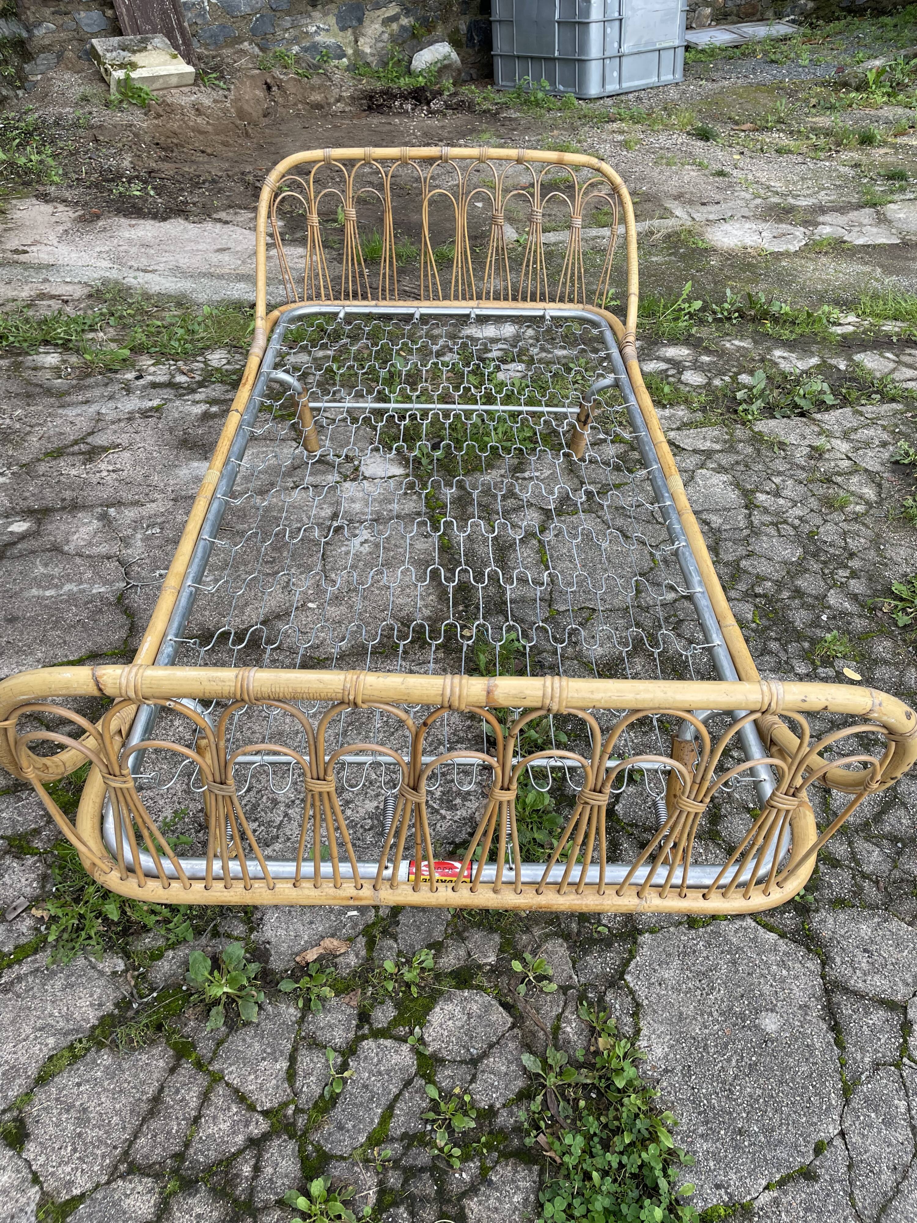 Lit corbeille en rotin