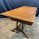 Grand bureau anglais en acajou de style Regency