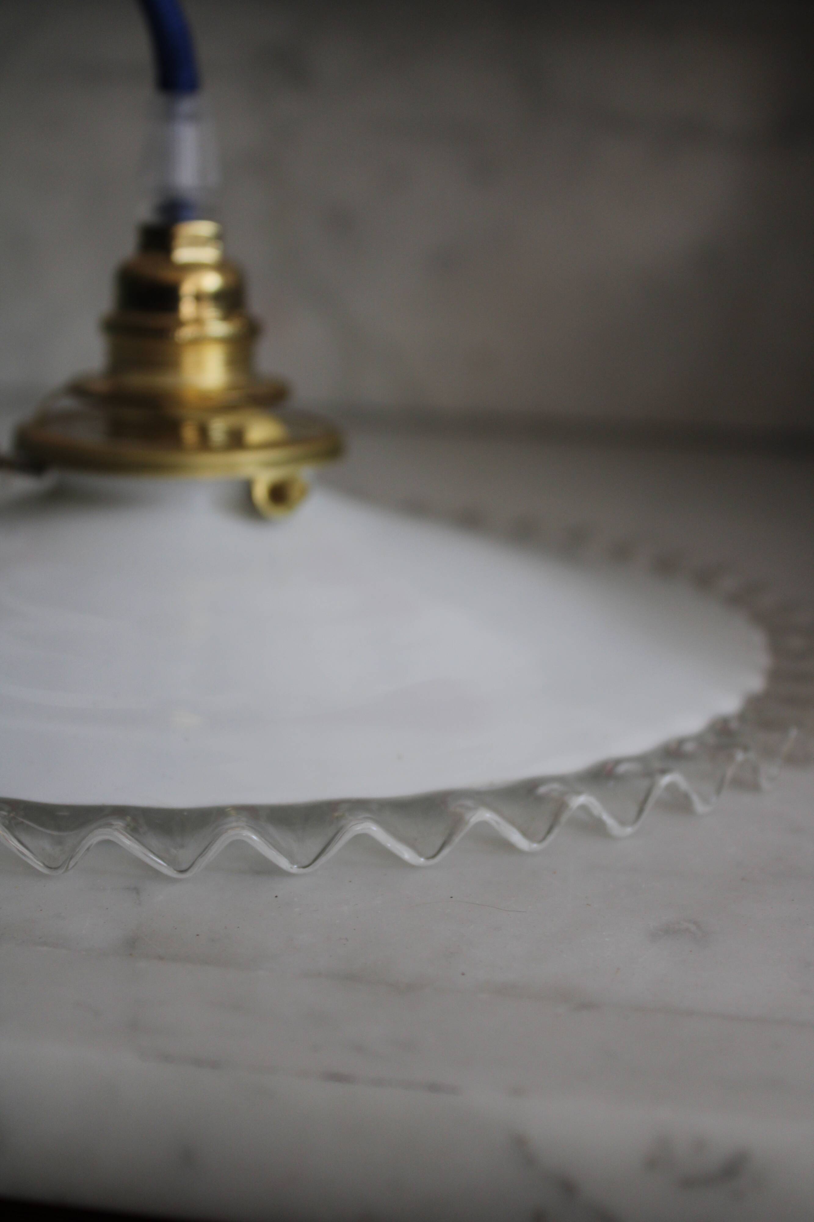 Dented opaline suspension