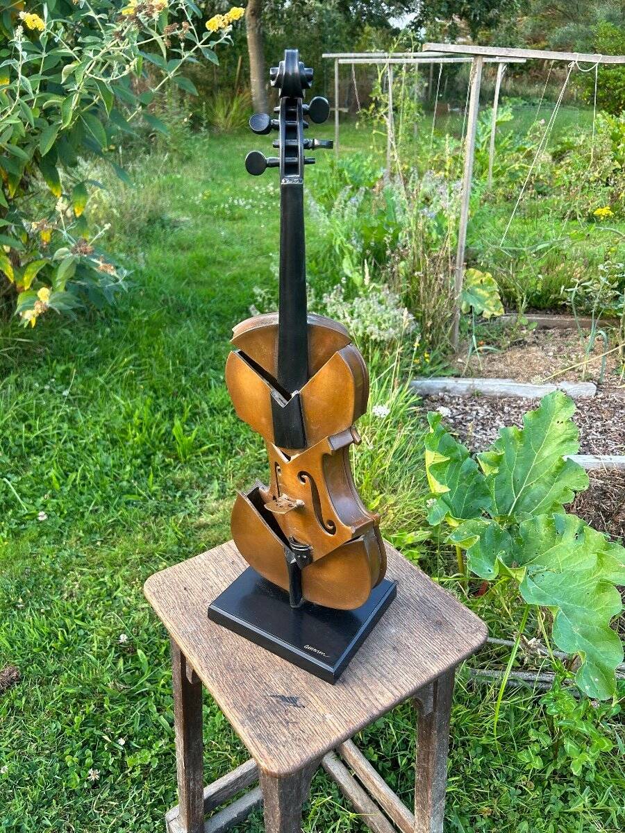 Arman violon coupé II hommage à Picasso