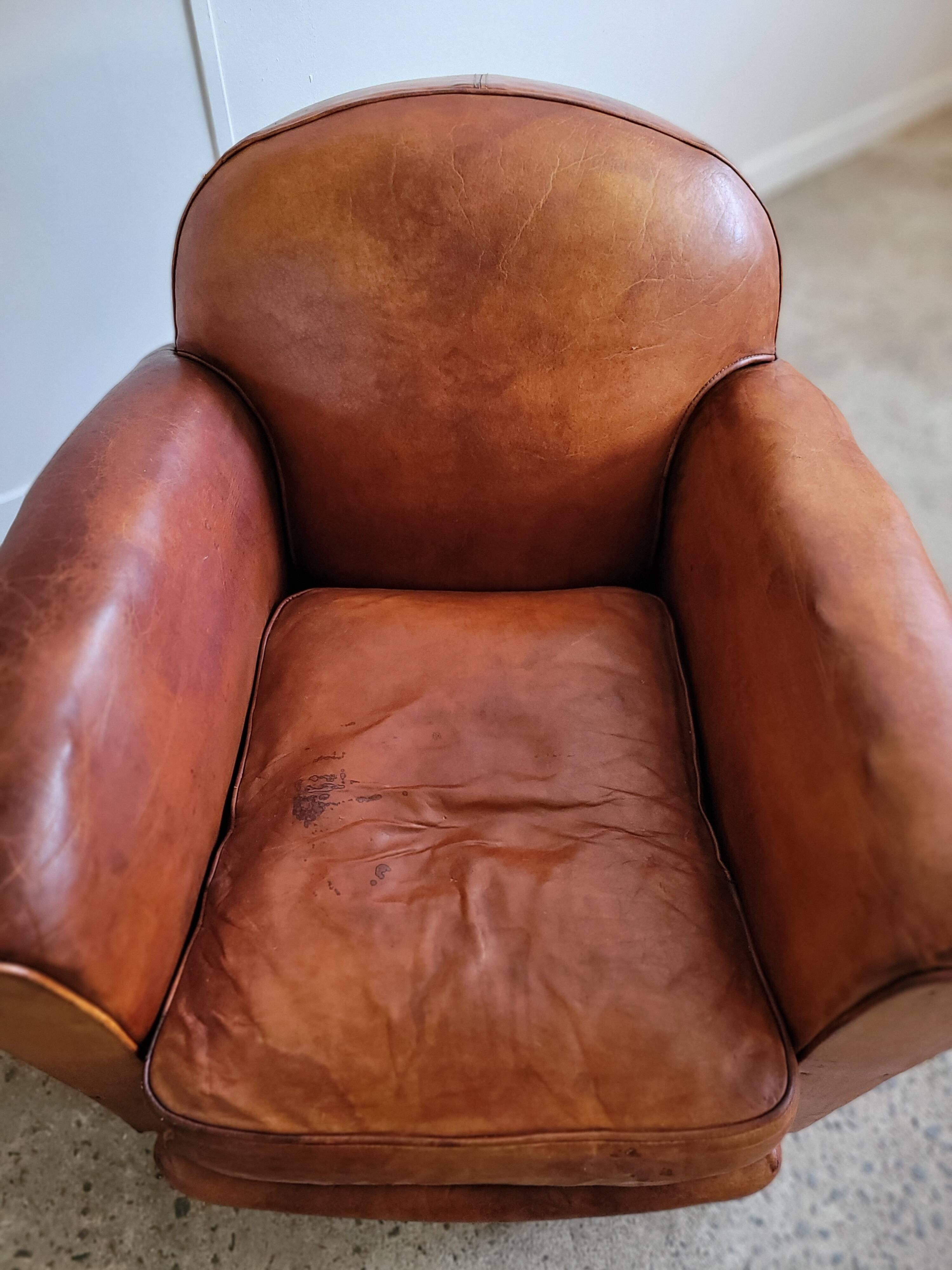 Fauteuil club en cuir patiné