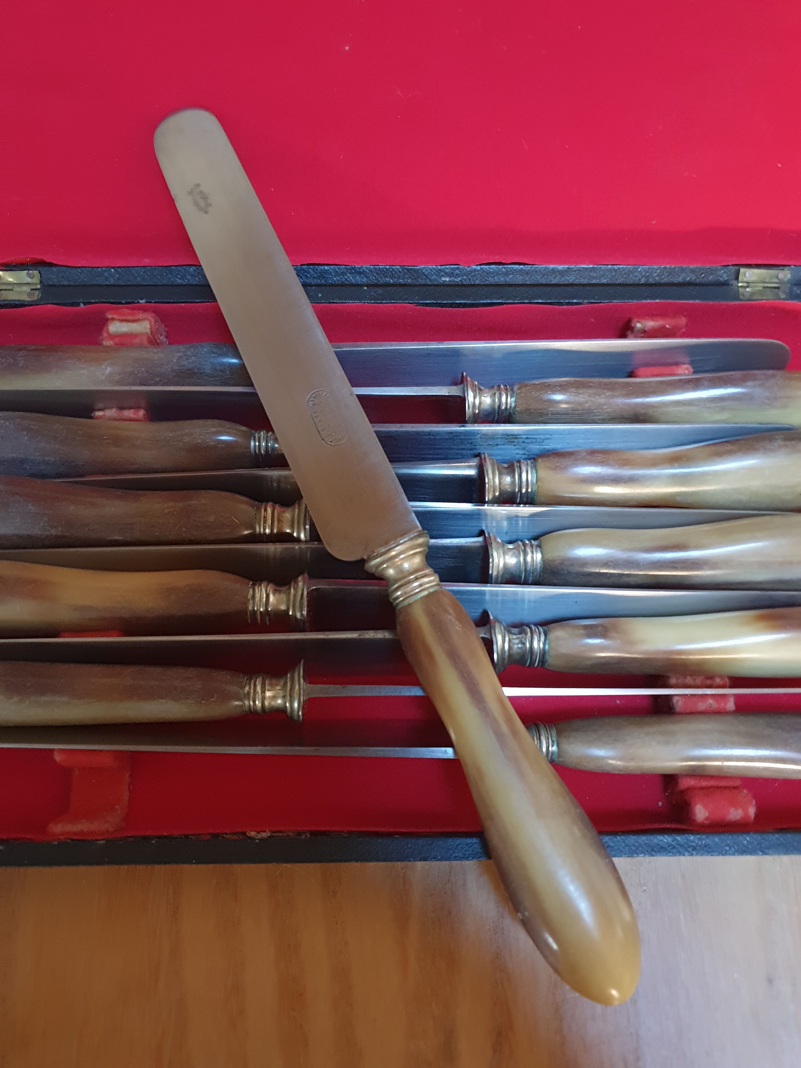 Set of 22 horn handle knives