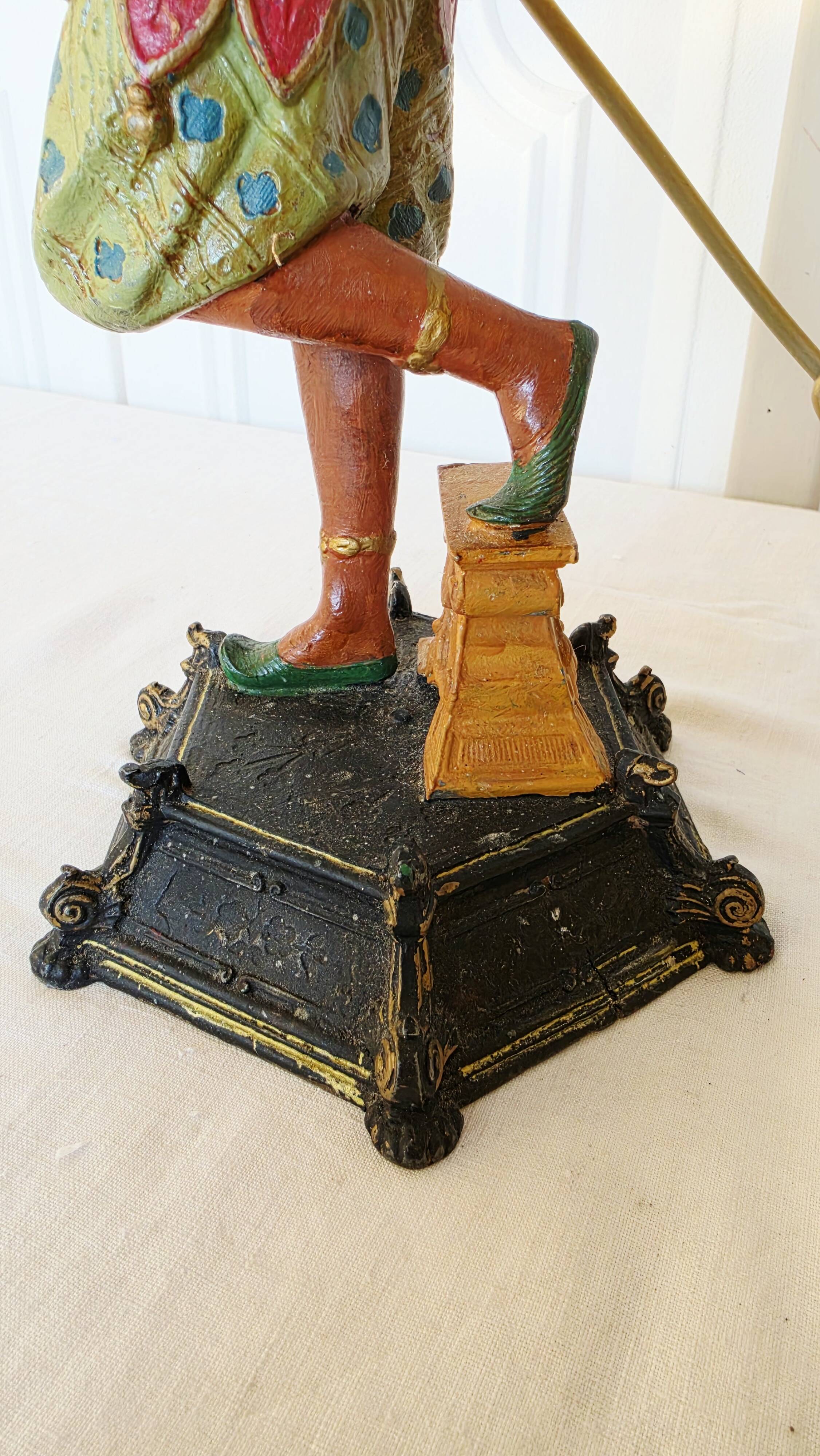 Lampe orientaliste ancienne, XIXe siècle, représentant un majordome nubio
