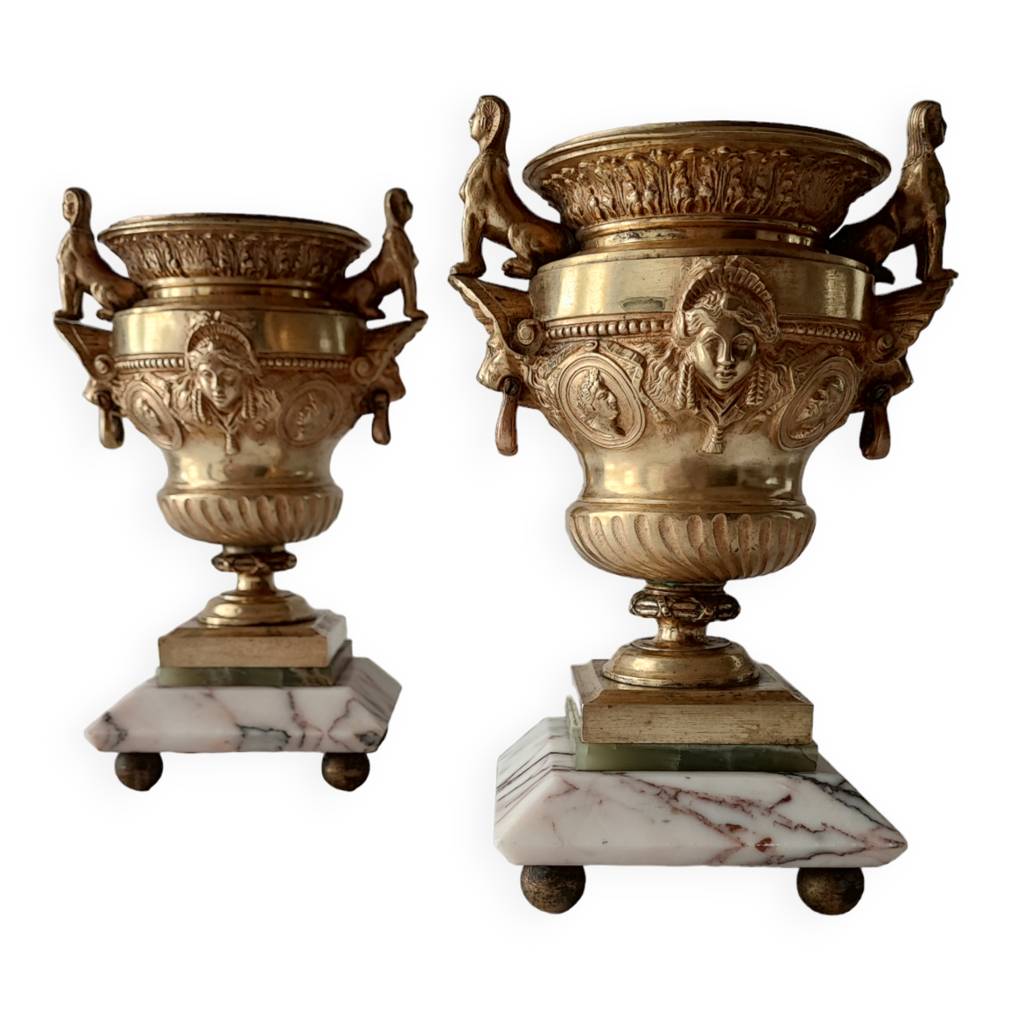 Paire de vases en bronze