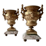 Paire de vases en bronze