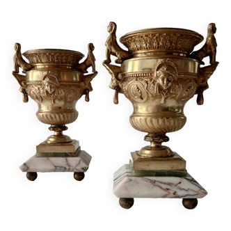 Paire de vases en bronze