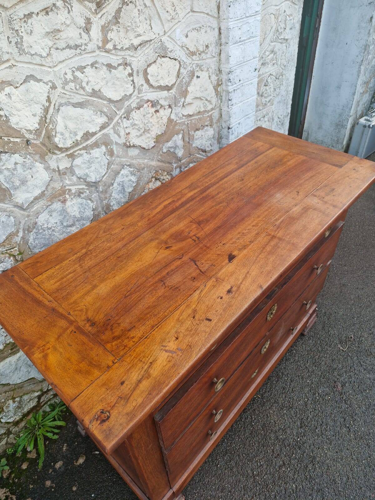 Chest of drawers