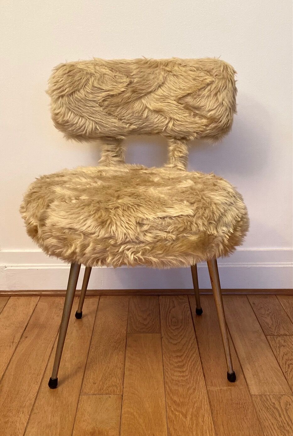 Beige Pelfran moumoute chair