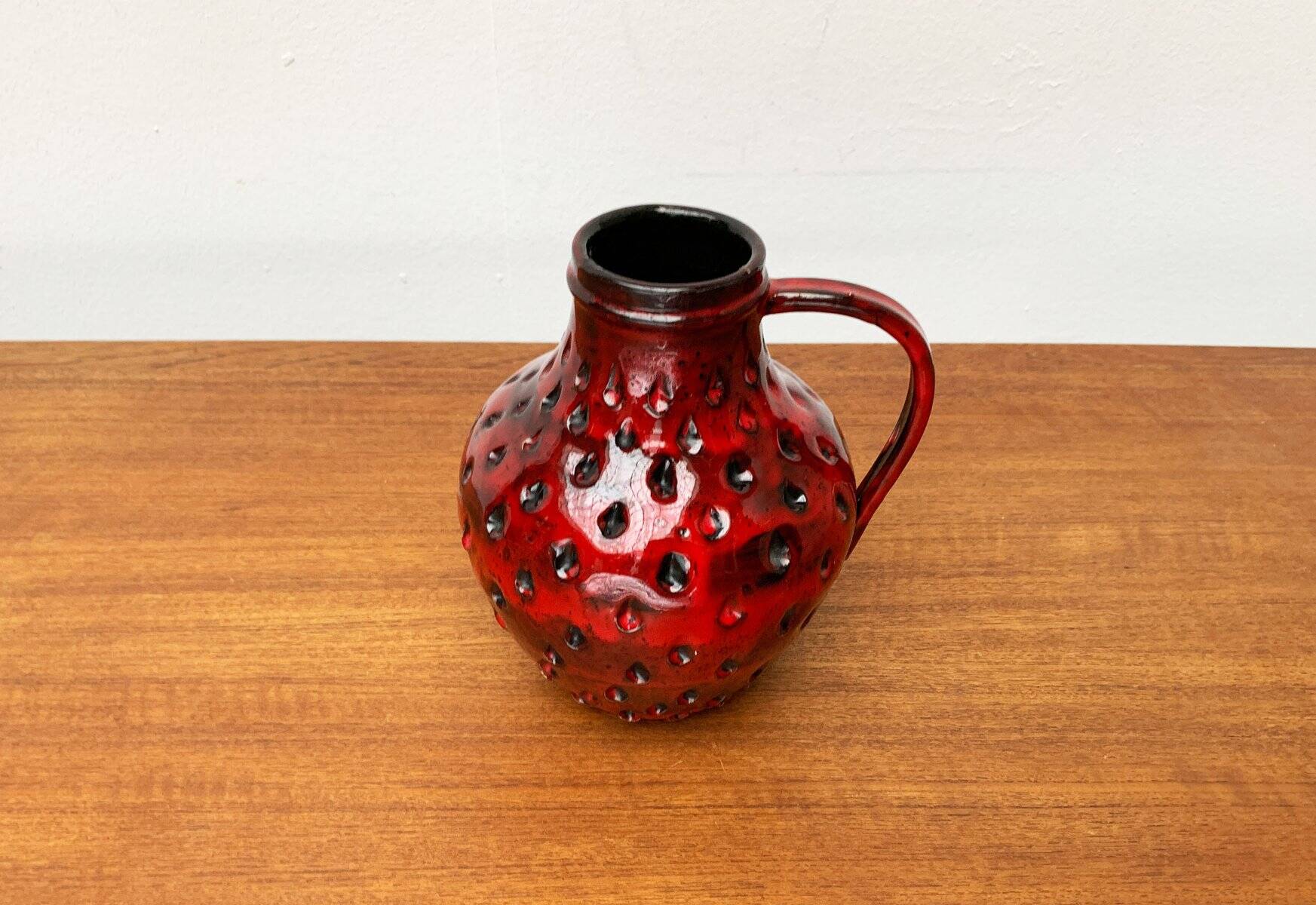 Strawberry pottery vase by Fratelli Fanciullacci for Bitossi, 1960s.